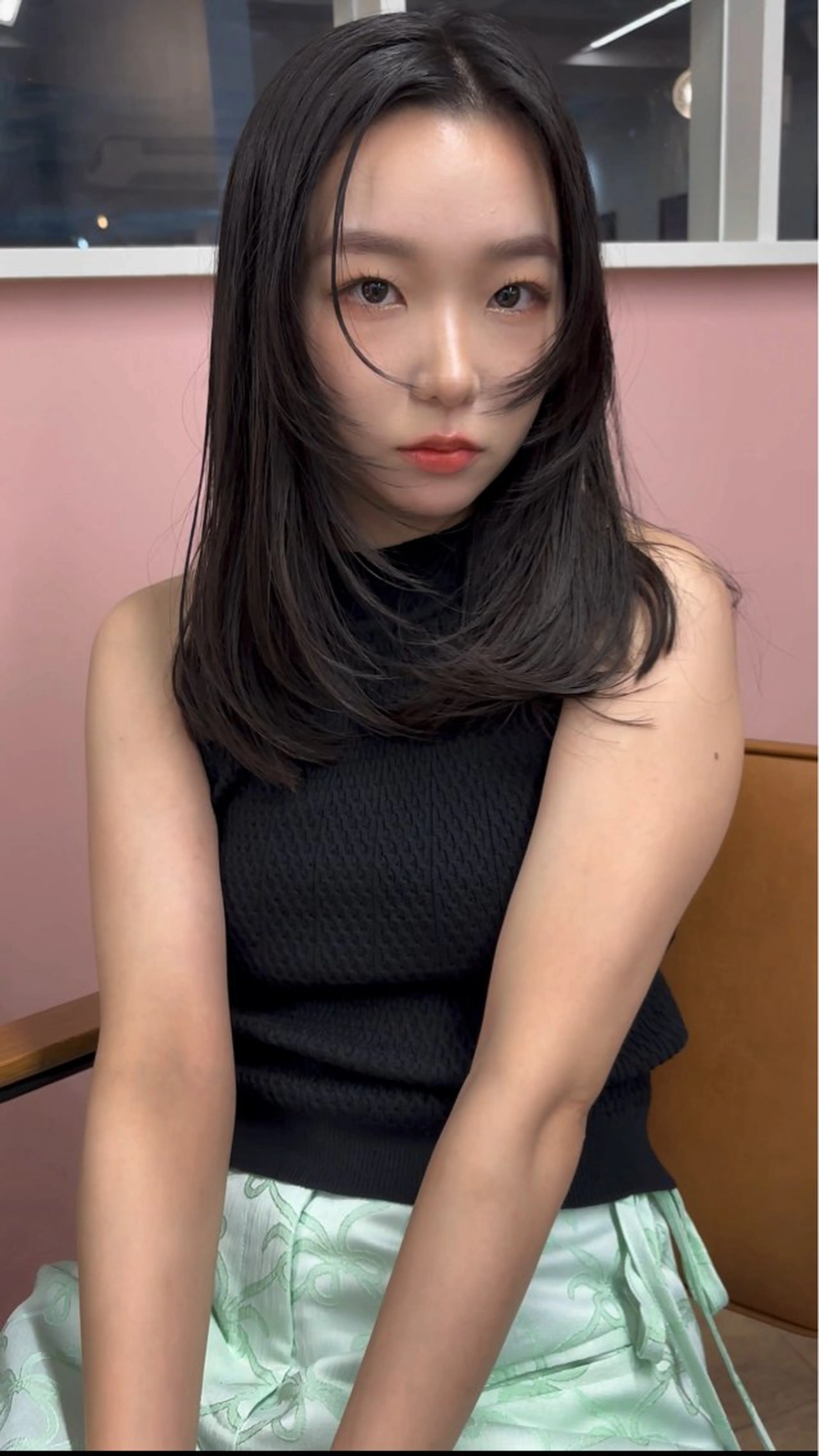 ミディアム カラー 顔まわりレイヤー レイヤーカット FIGARO レイヤ ーカット/縮毛矯正のヘアスタイル