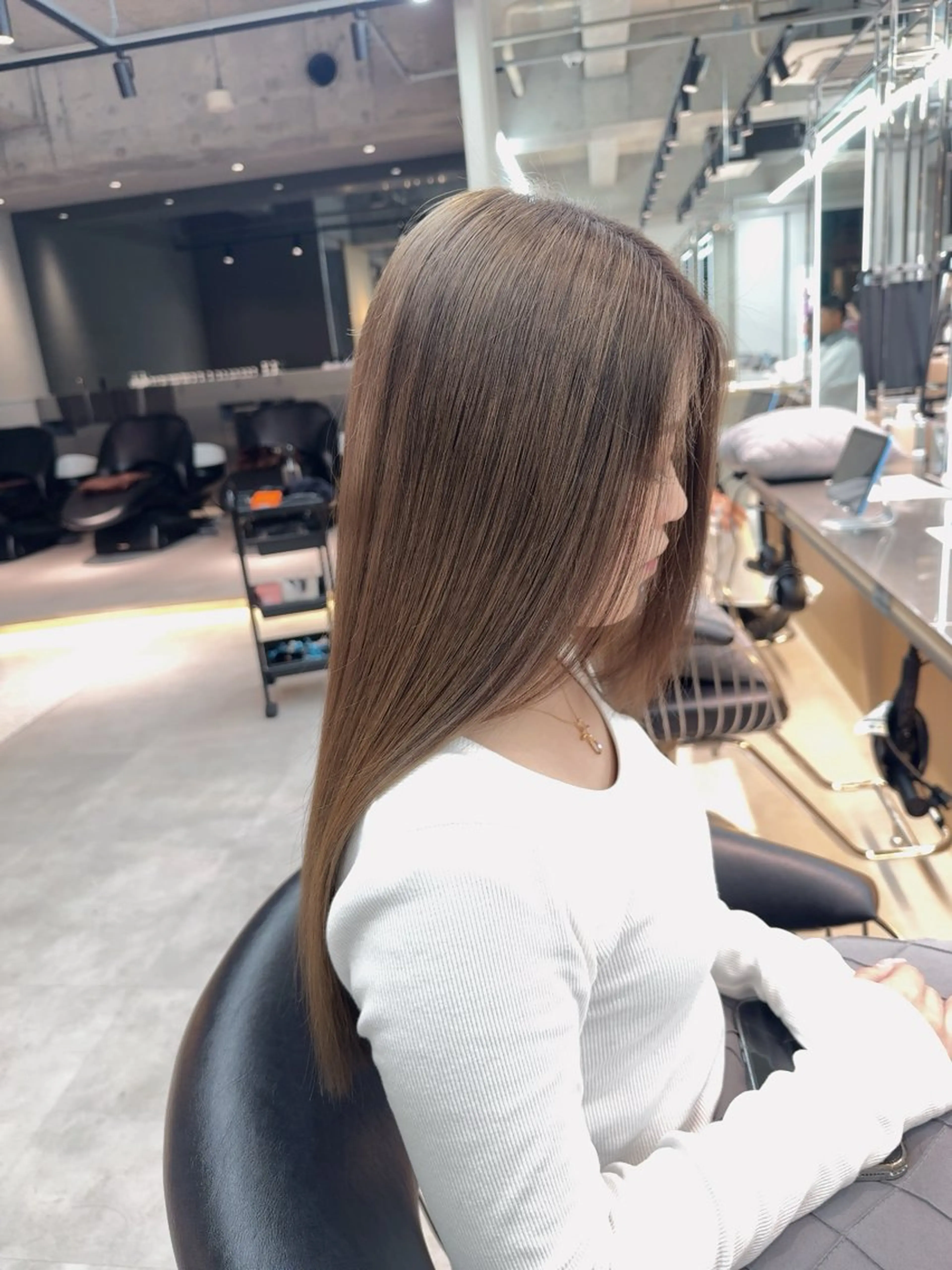 セミロング カラー ベージュカラー レイヤーカット 縮毛矯正 【博多髪質改善】 吉村　清志のヘアスタイル