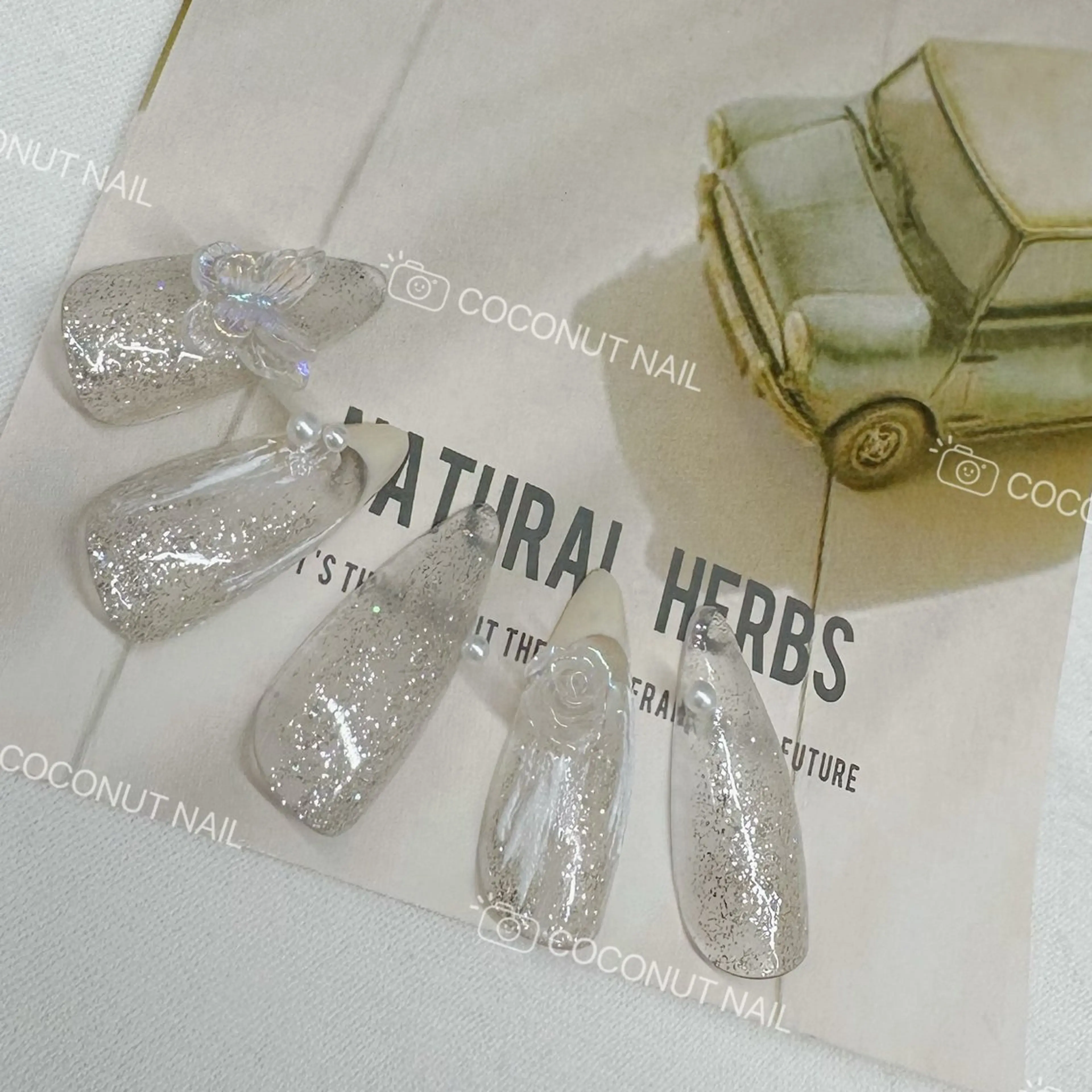 ネイル キラキラネイル ワンホンネイル ハンドネイル 神田 ココナッツのネイルデザイン