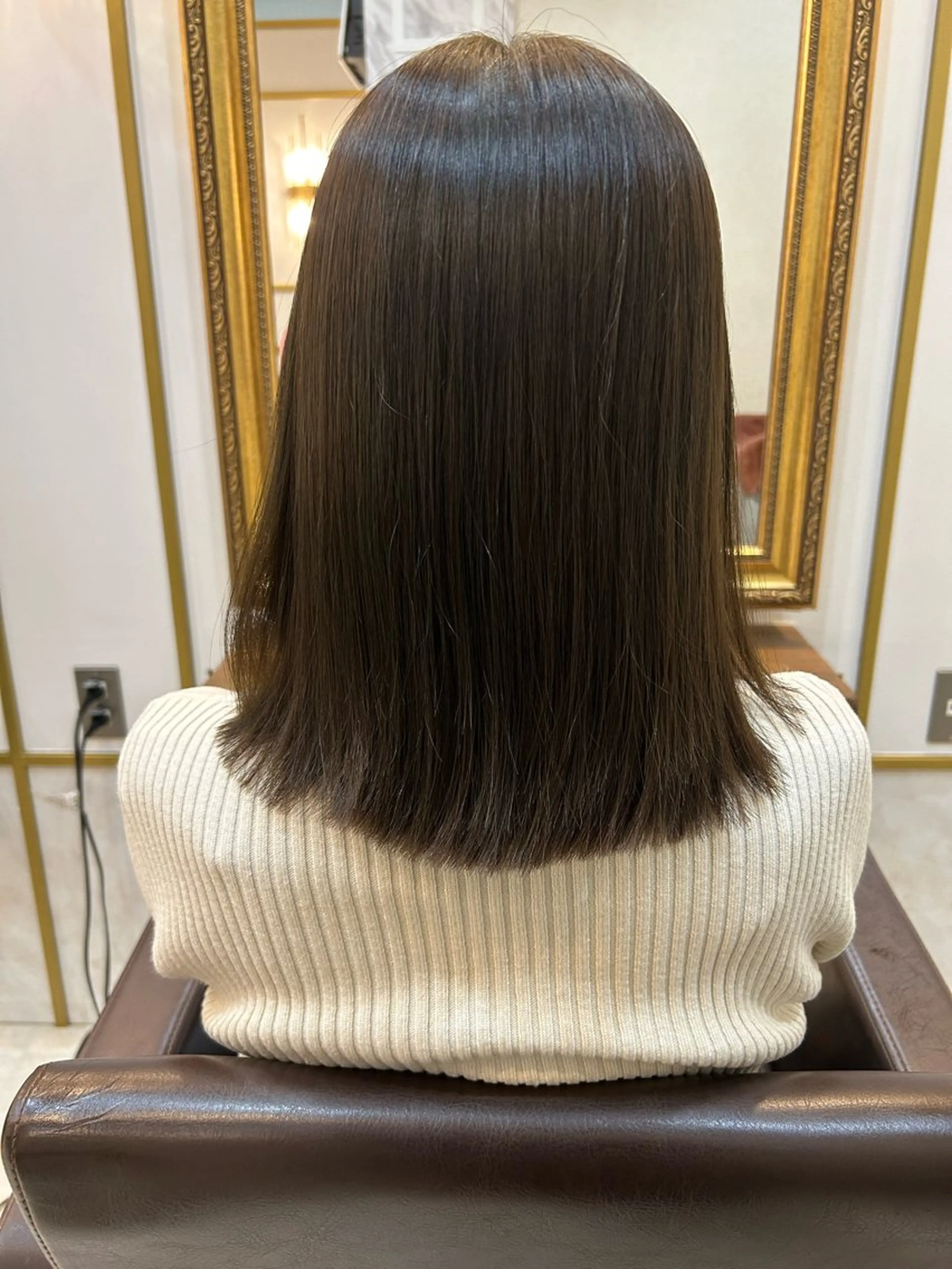 ミディアム 善財 康葵のヘアスタイル