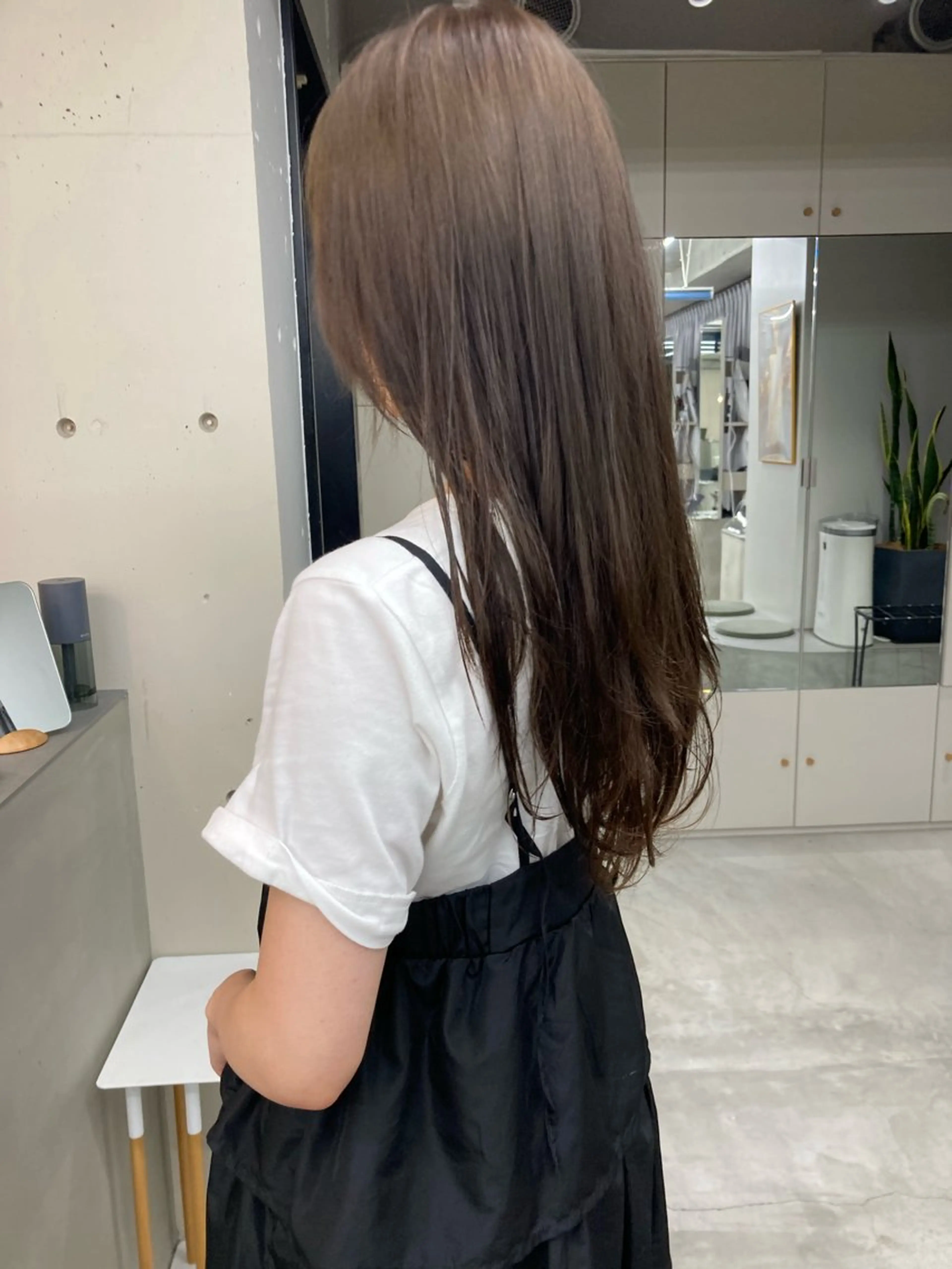 ロング カラー オリーブカラー 京谷 宥のヘアスタイル