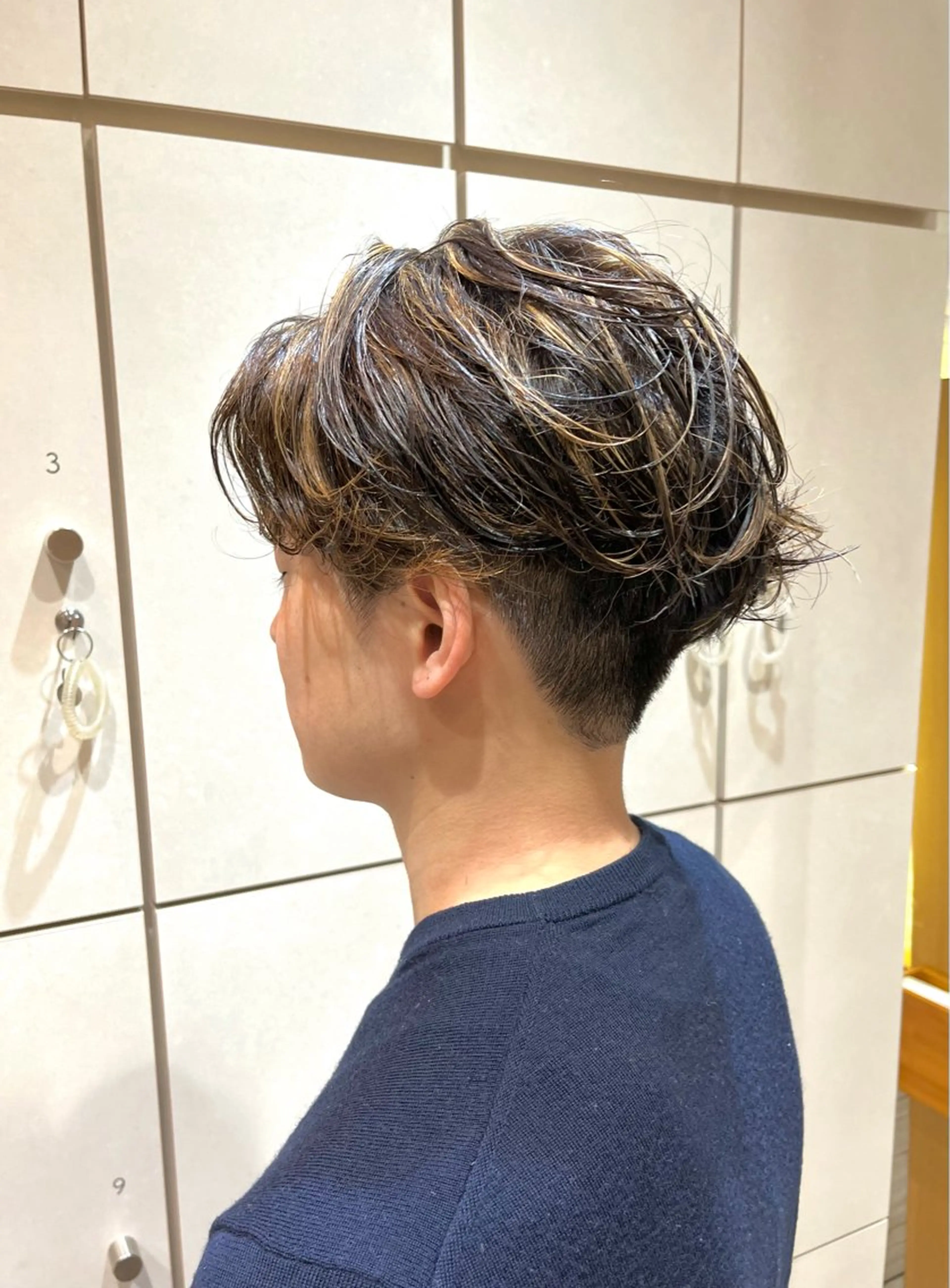 ショート カラー メンズ メンズハイライト マンバンヘア メンズパーマ メンズショート 刈り上げ ボブ/ショート/金田 夏葵のヘアスタイル