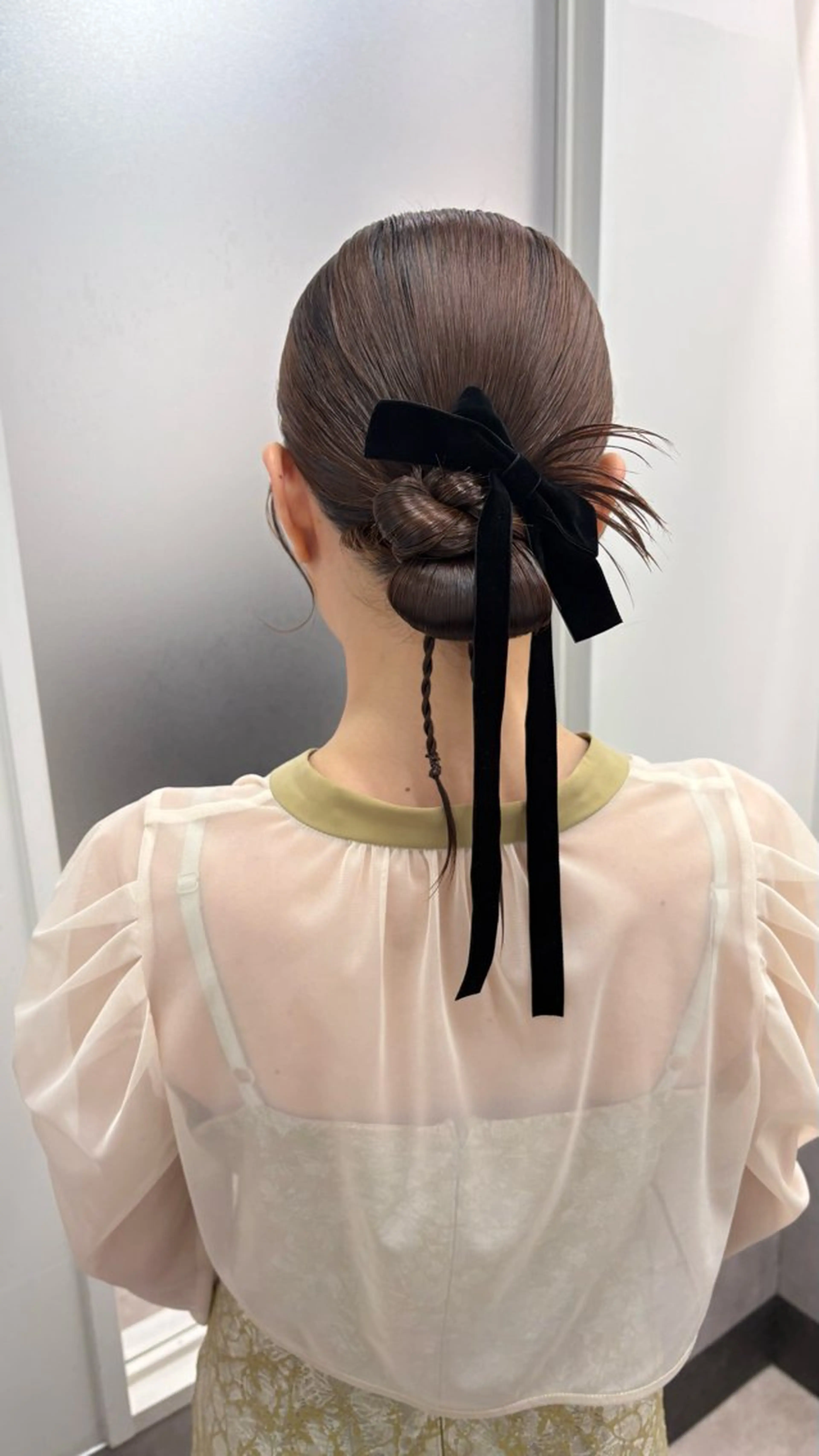 ヘアアレンジ 着付け SAKINO． ベージュカラーのヘアスタイル