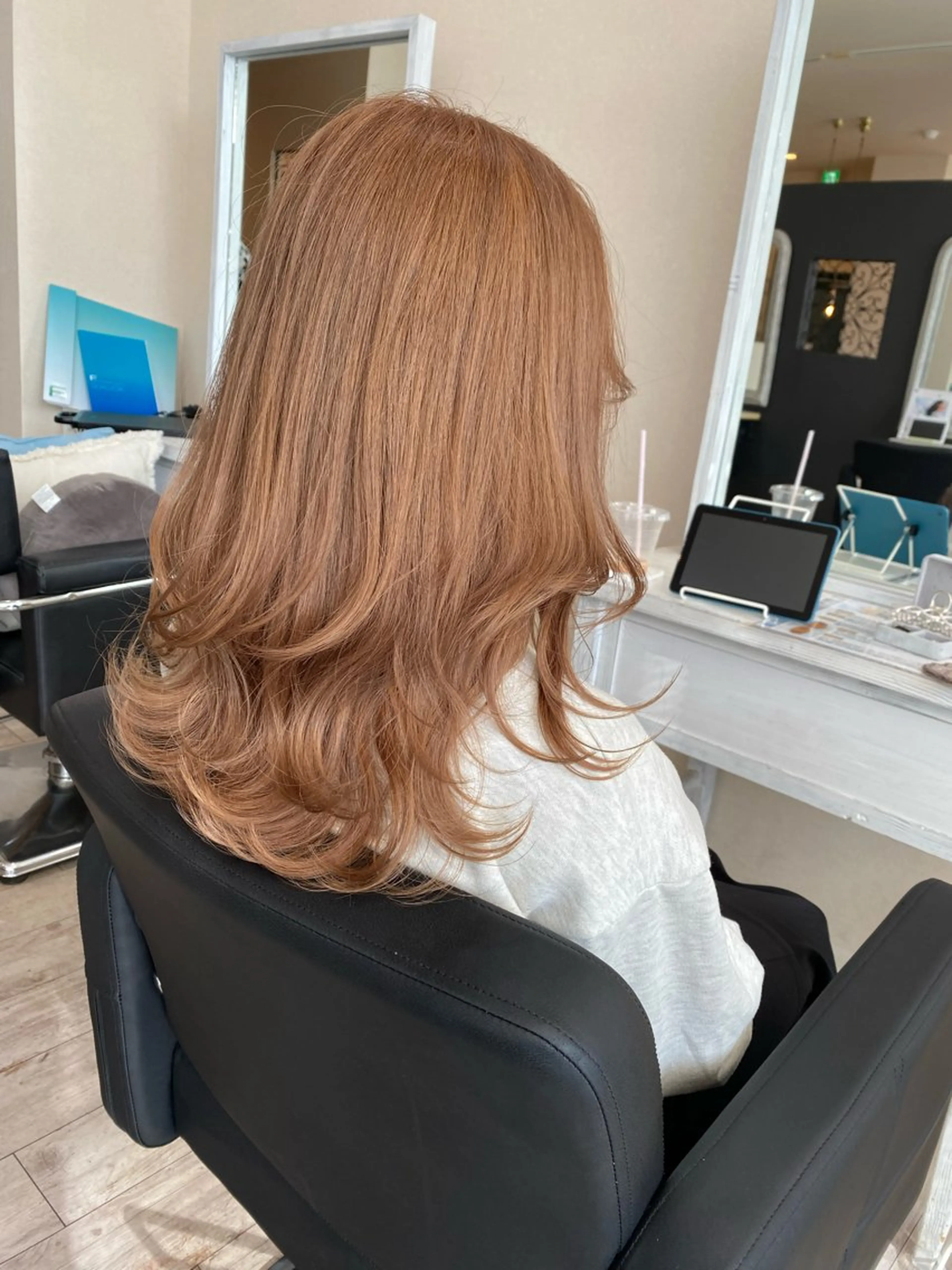 ロング カラー ロングレイヤー ハイトーンカラー レイヤーカット ロング ヘアカラー トリートメント APPEL所属・APPEL hair ／岡山のヘアスタイル