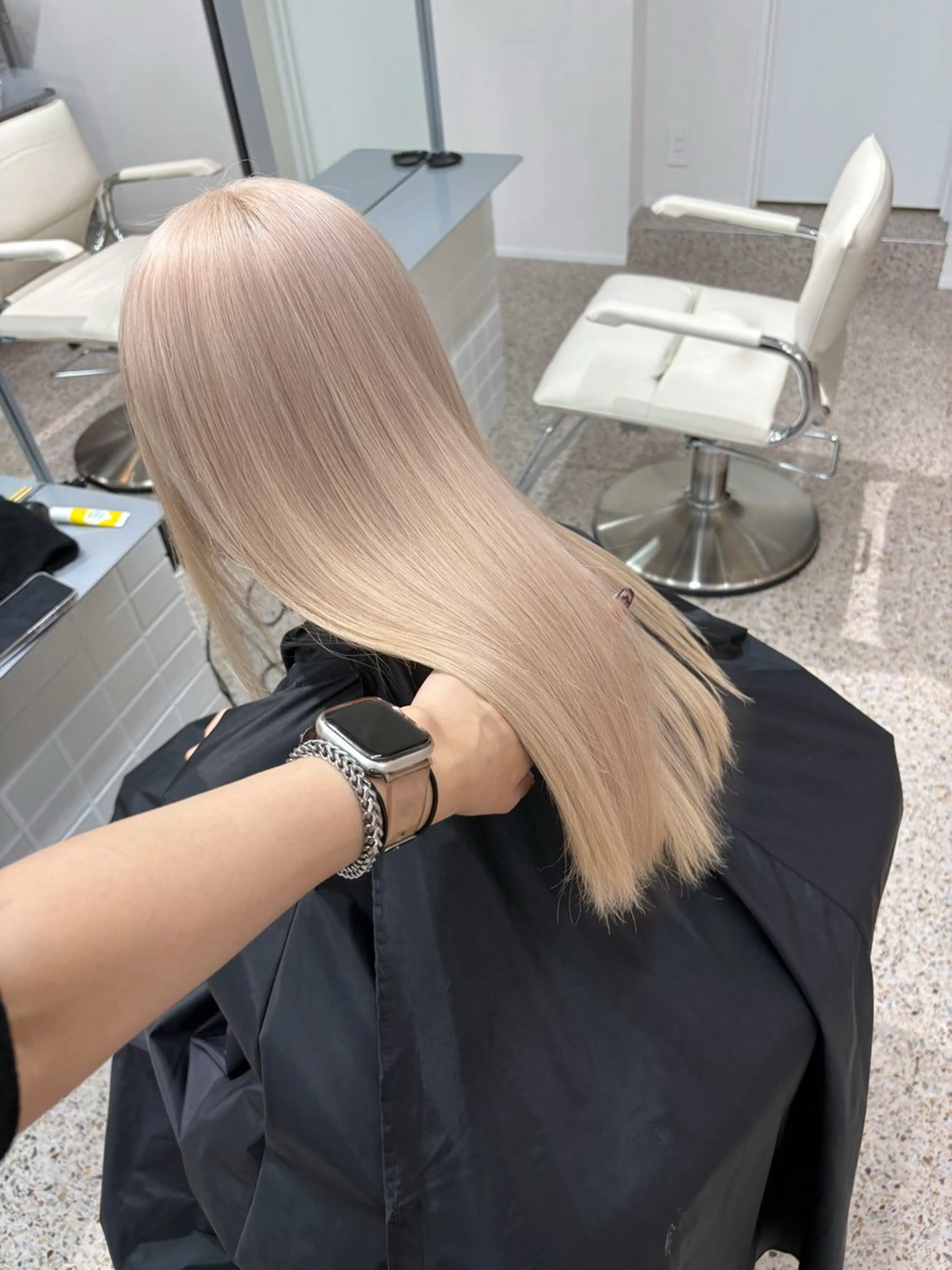 ロング カラー ヘアカラー トリートメント PELEハイトーン shinobuのヘアスタイル