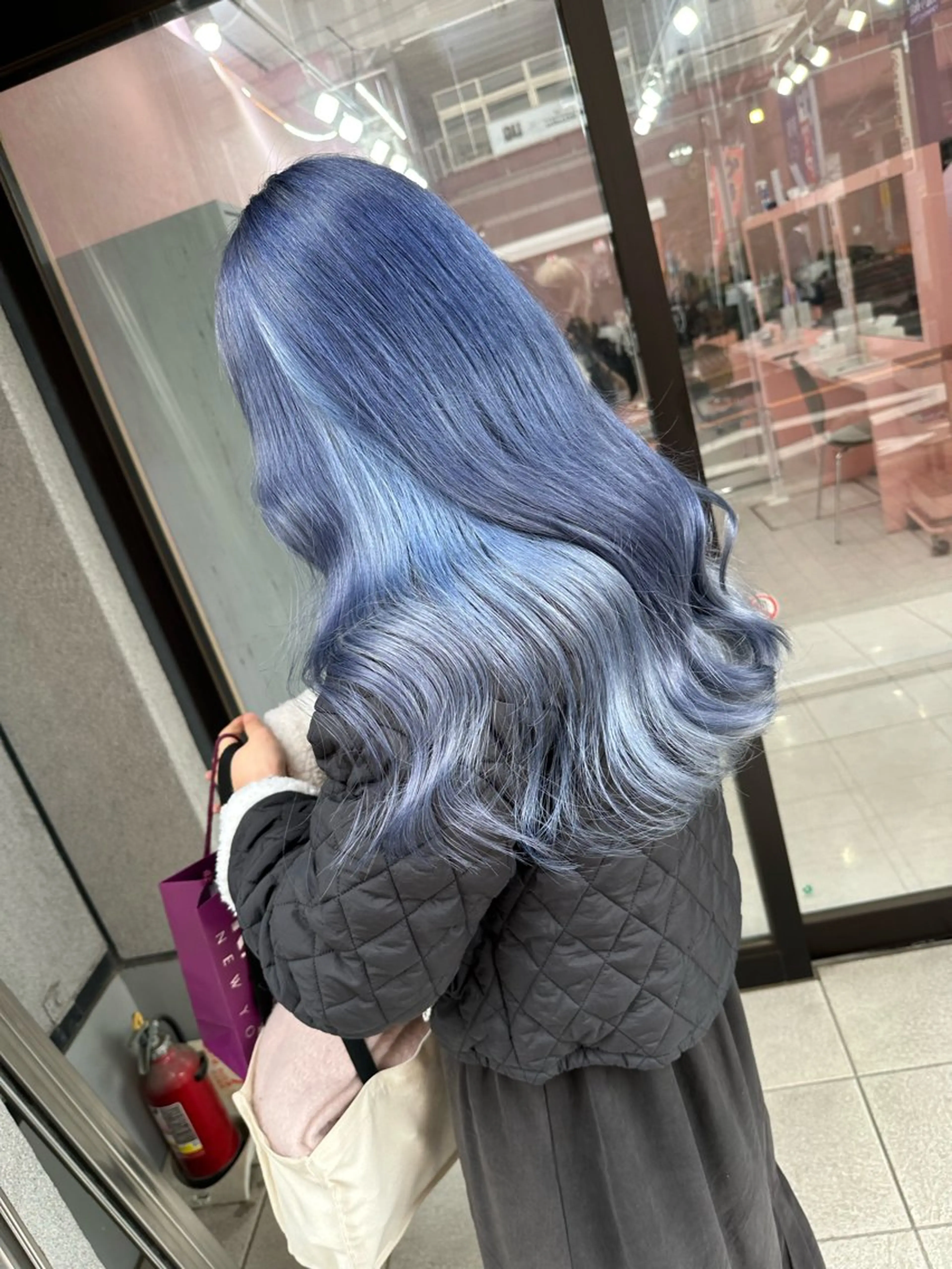 セミロング カラー ブリーチ✖️レイヤー MANATO🎨🌈のヘアスタイル