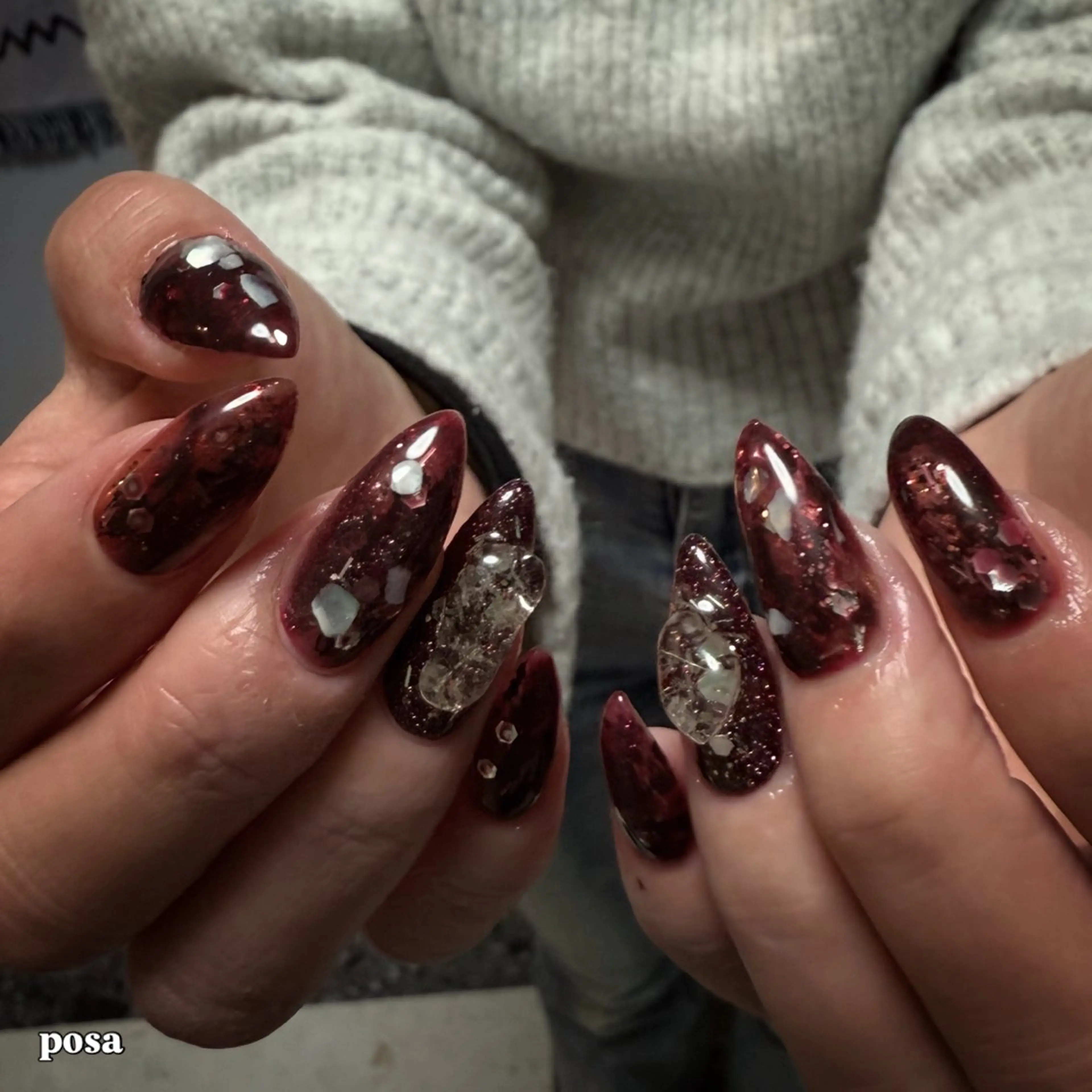 ネイル ボルドー キラキラネイル ニュアンスネイル 赤色 シンプルネイル ハンドネイル posa nail モエミのネイルデザイン