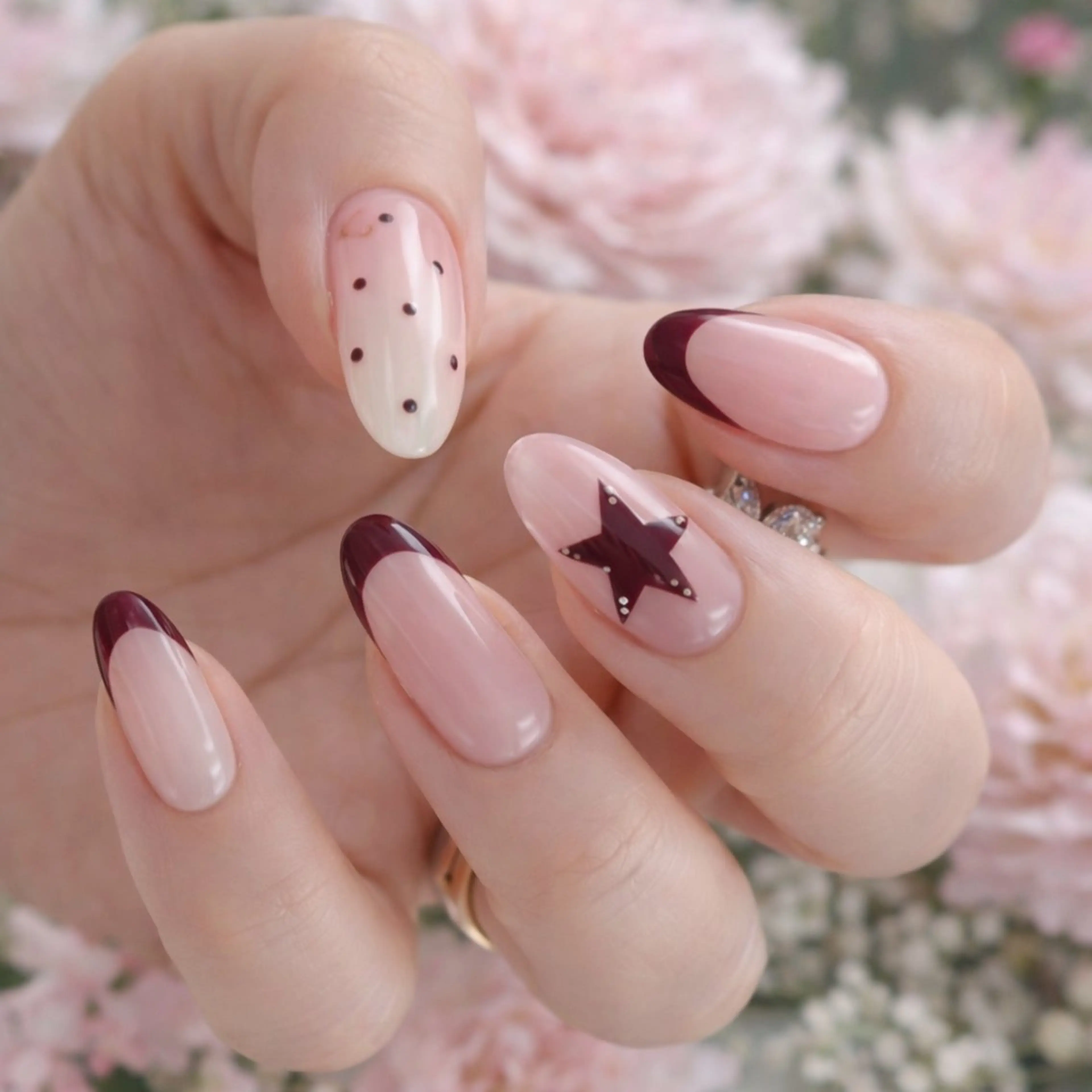 ネイル アートネイル ゴールド ハンドネイル Roger 舞のネイルデザイン