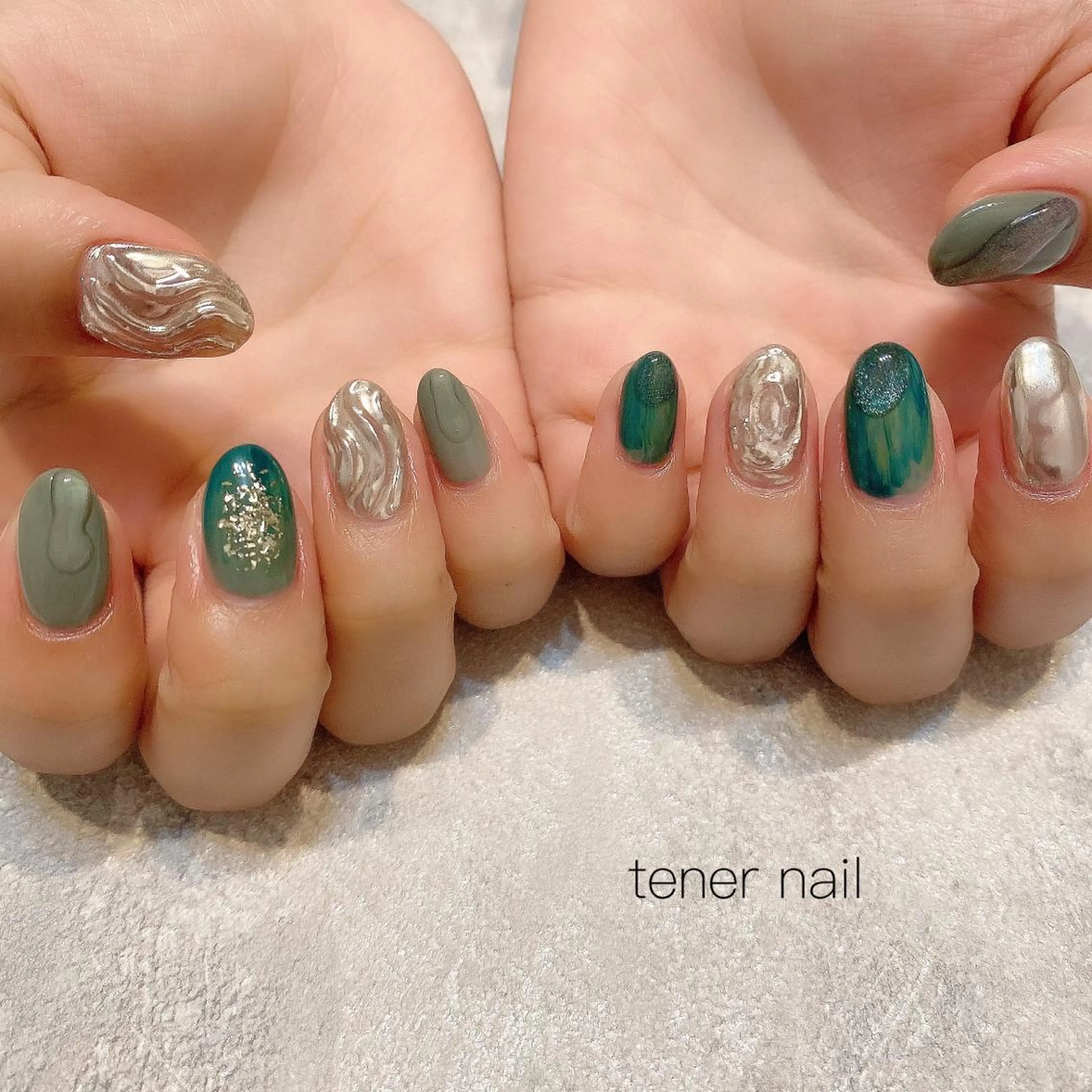 ネイル グリーン ニュアンスネイル テネルネイル tener nailのネイルデザイン