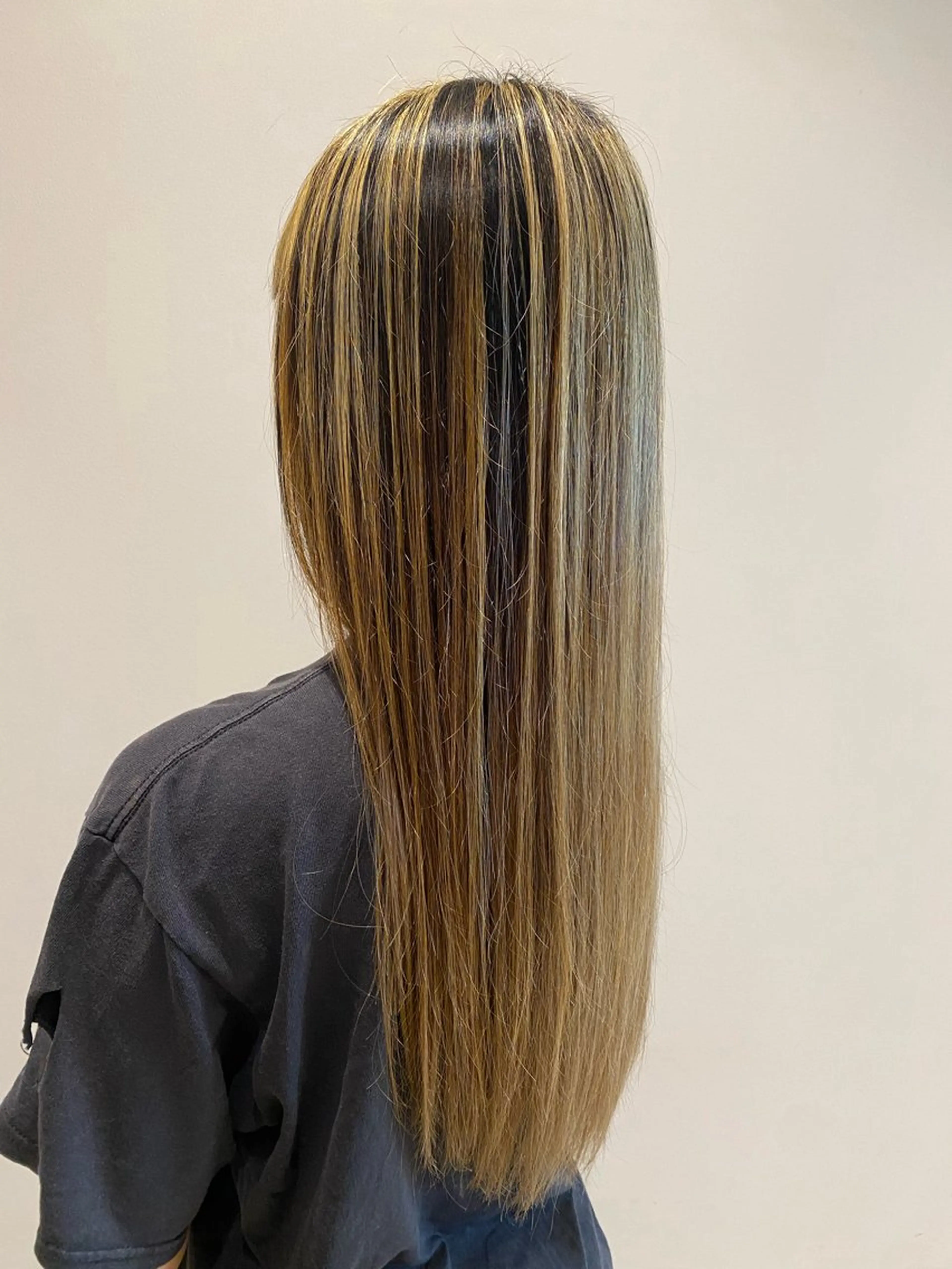 ロング カラー バレイヤージュ ブリーチ ハイライトカラー ハイライト レイヤーカット カット ヘアカラー トリートメント 艶髪🌿美髪 大塚礼乃【西荻窪】のヘアスタイル