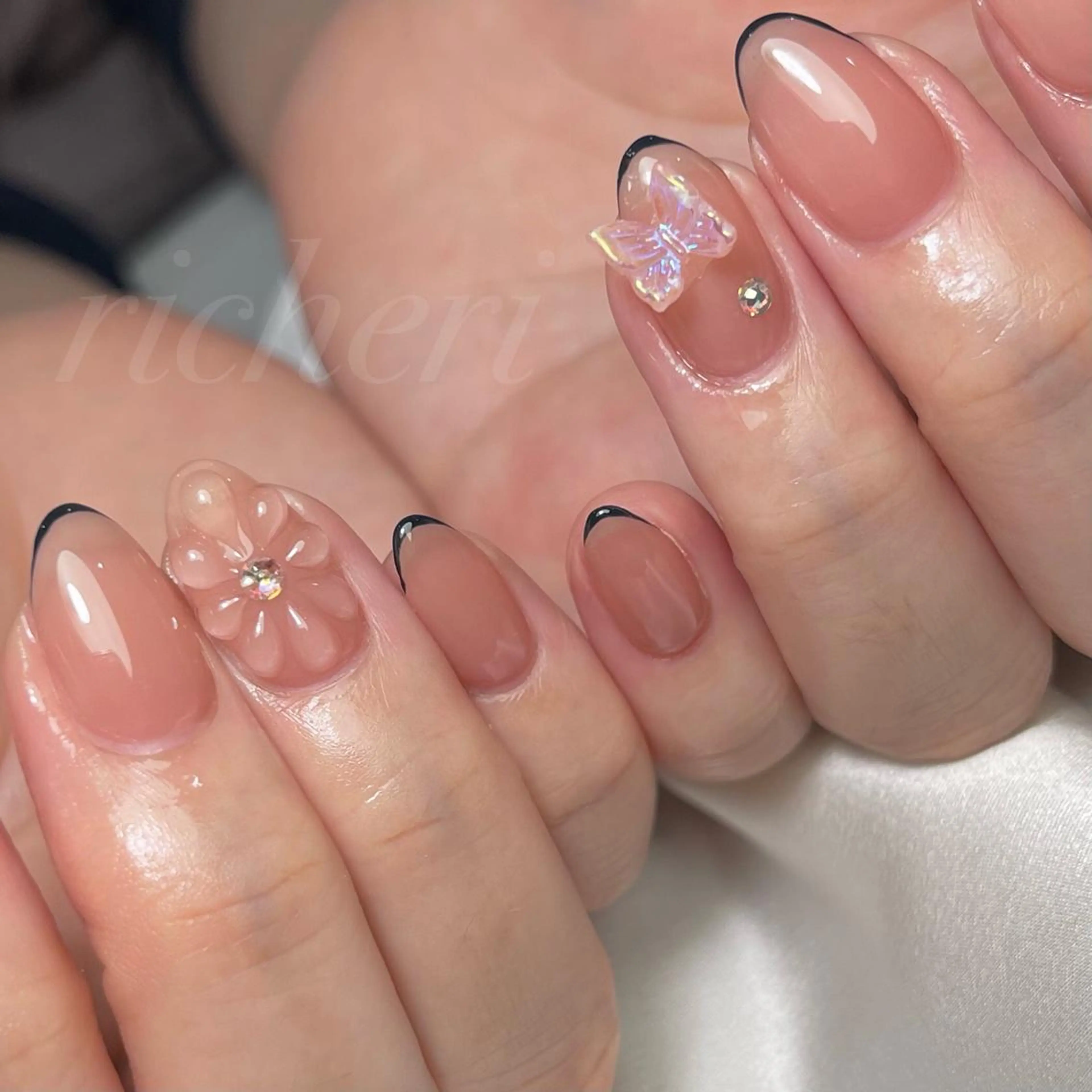 ミディアム ネイル ハンドネイル richeri beautyのエステ・リラクイメージ