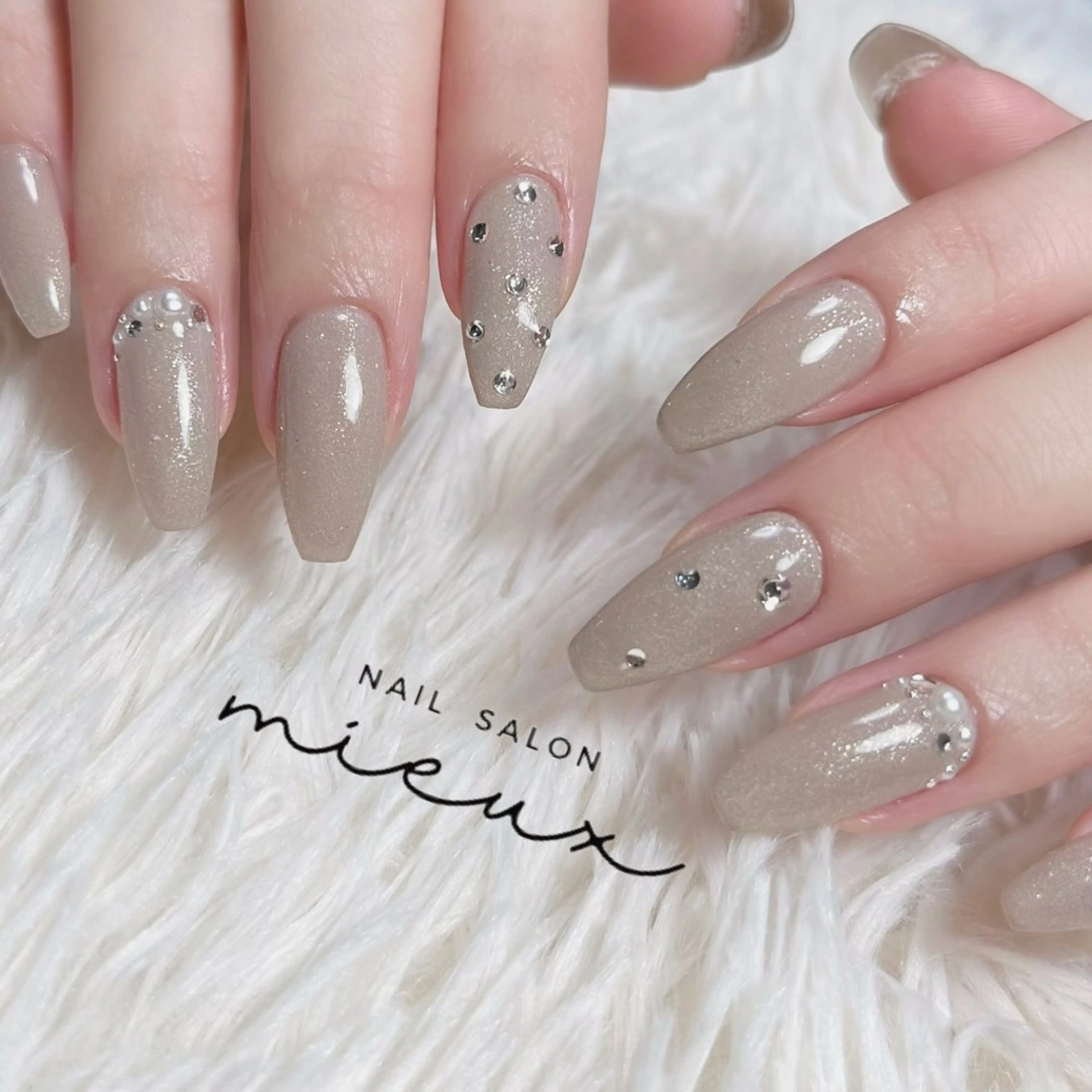 ネイル ストーンネイル ハンドネイル nailsalon mieuxのネイルデザイン