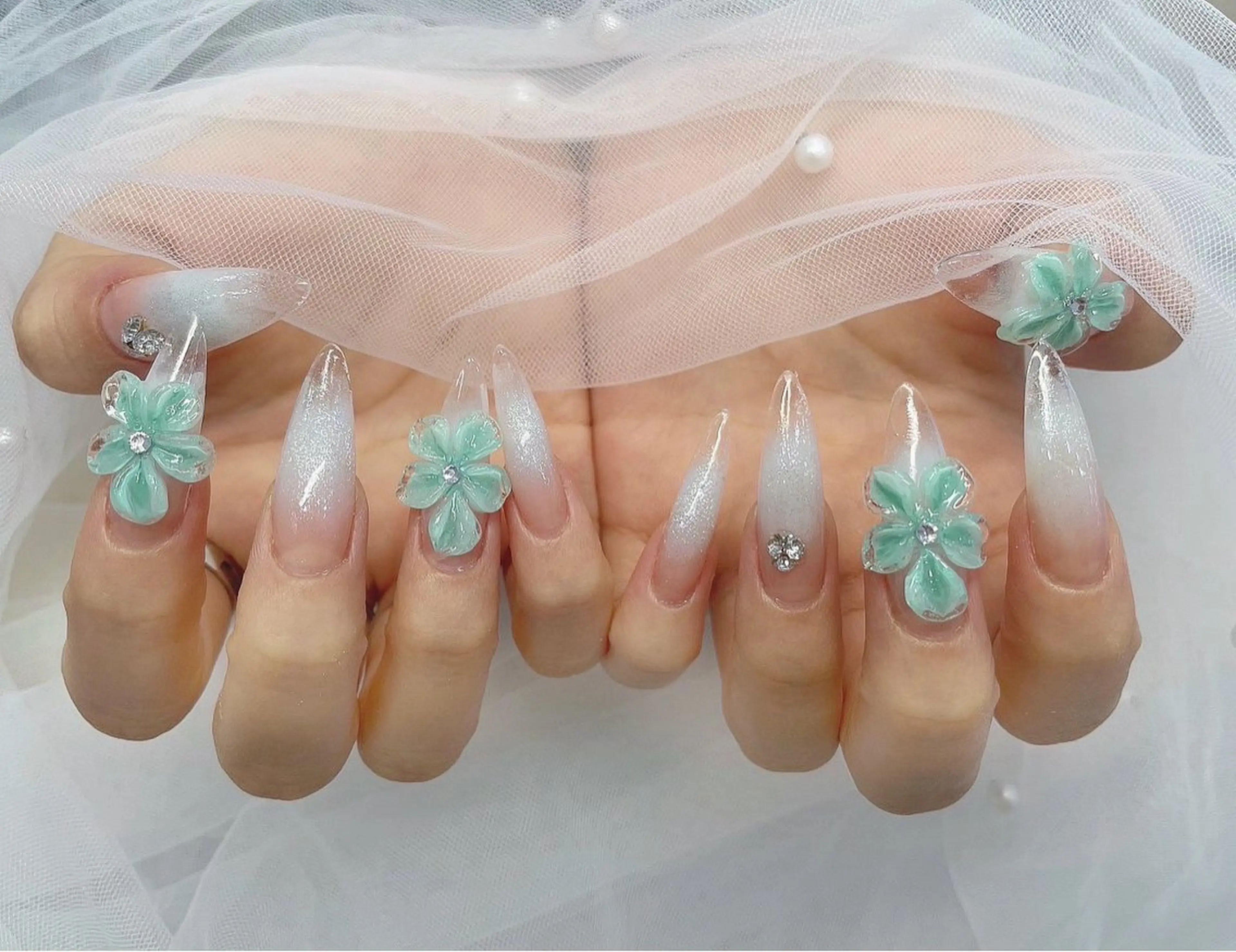 ネイル アートネイル オーロラネイル チークネイル 長さ出し フットネイル ハンドネイル フットネイル ハンドケア Noiranail_ studio川越西口のネイルデザイン