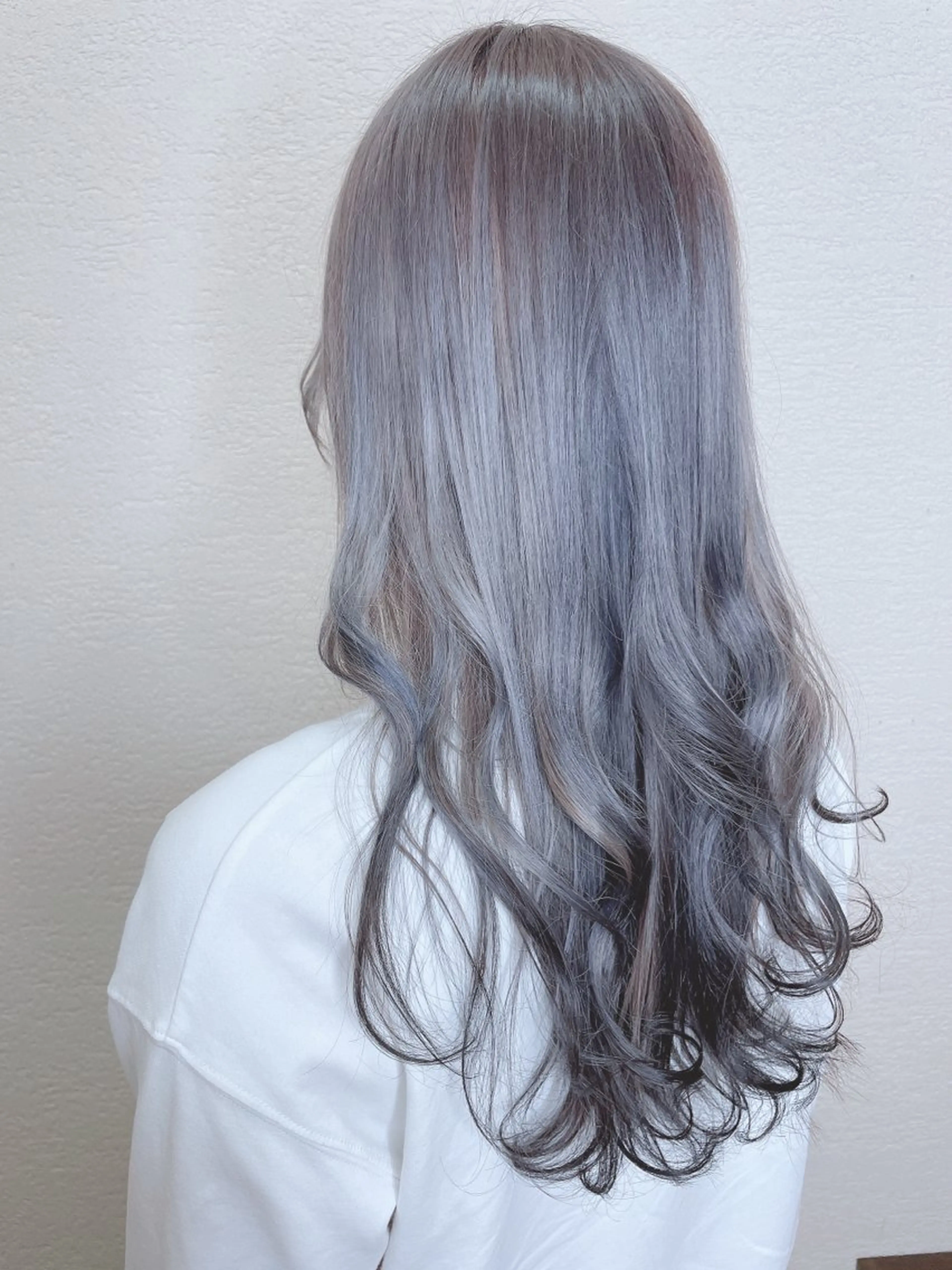 ロング カラー 黒髪 シルバー ホワイトシルバー カット ヘアカラー トリートメント ❣️モードケイズ塚口 和田一将のヘアスタイル