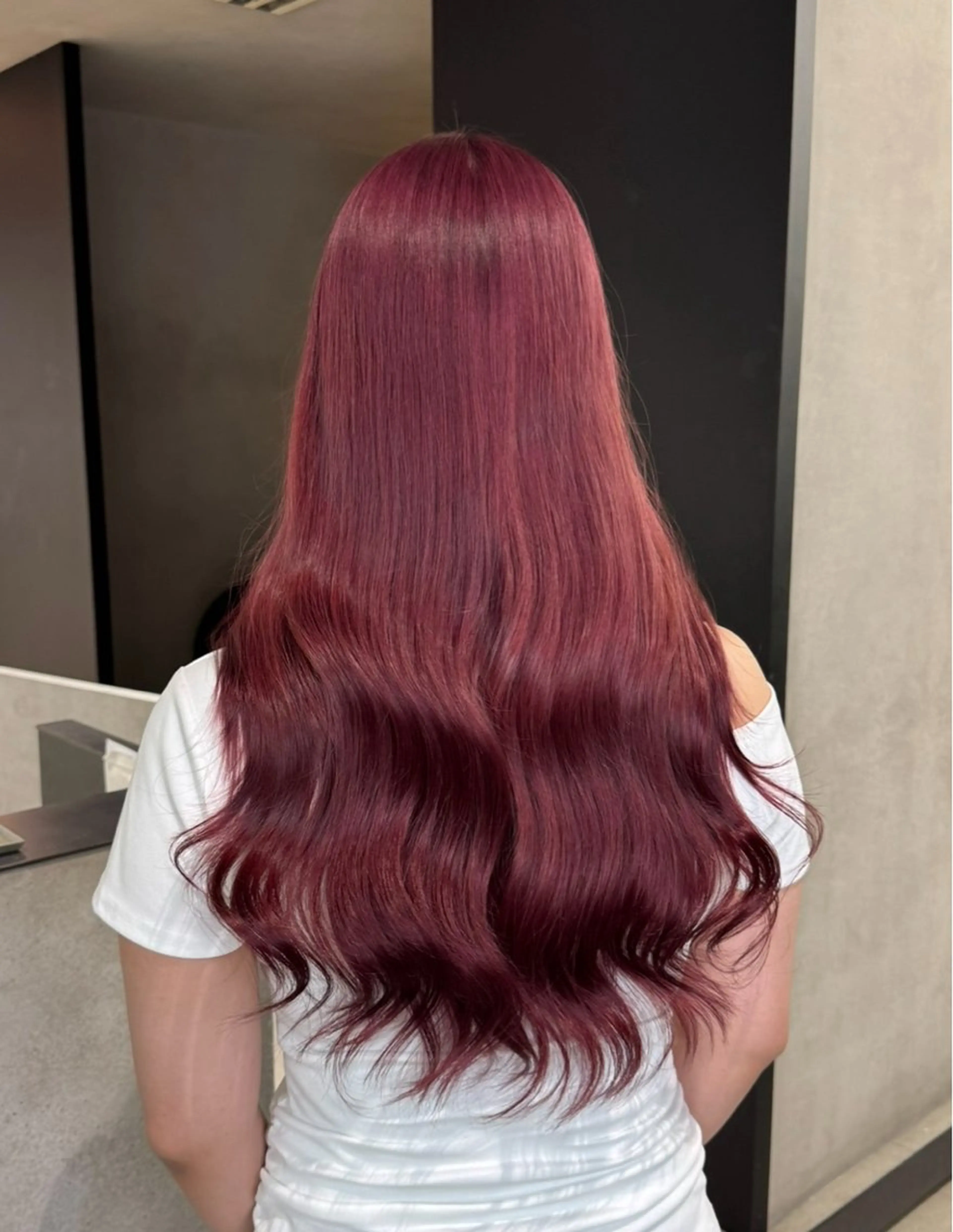 ロング ヘアカラー 🇰🇷韓国風ハイ トーンKANA🖤のヘアスタイル