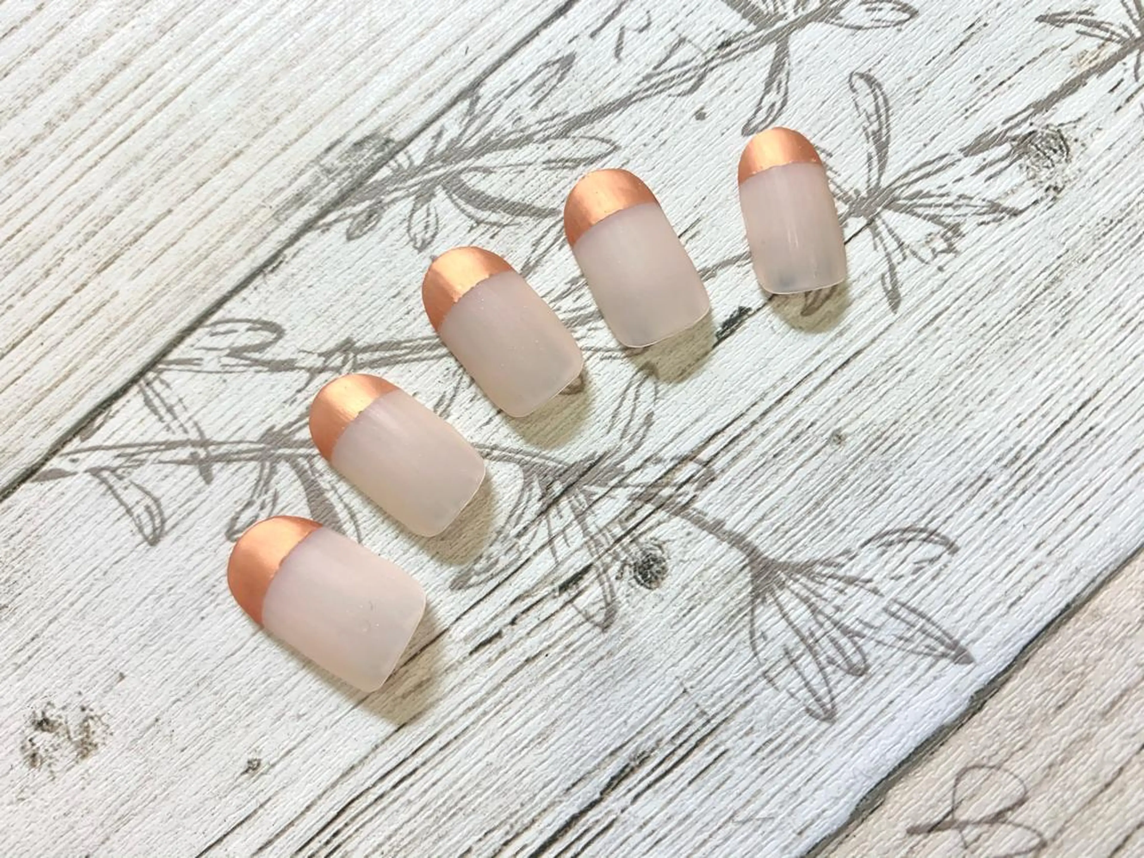 ネイル マットネイル ミラーネイル en 2号店所属・林 志帆子【en2号店】のマツエク・マツパデザイン