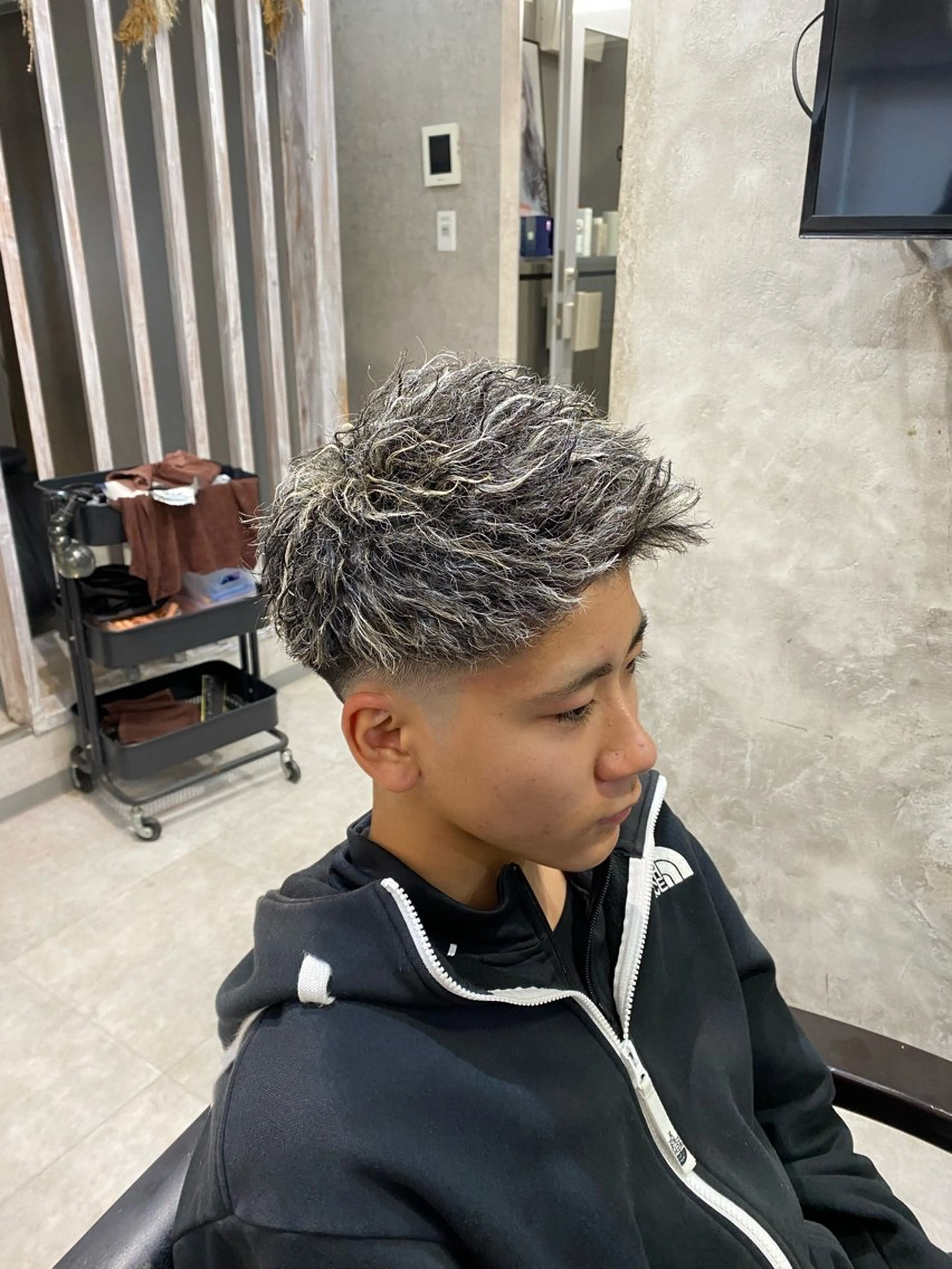 ショート カラー パーマ メンズ メンズハイライト メンズパーマ ハイライトカラー ハイライト カット ヘアカラー パーマ 🐉『メンズ美容師』 吉田龍星🐉のヘアスタイル