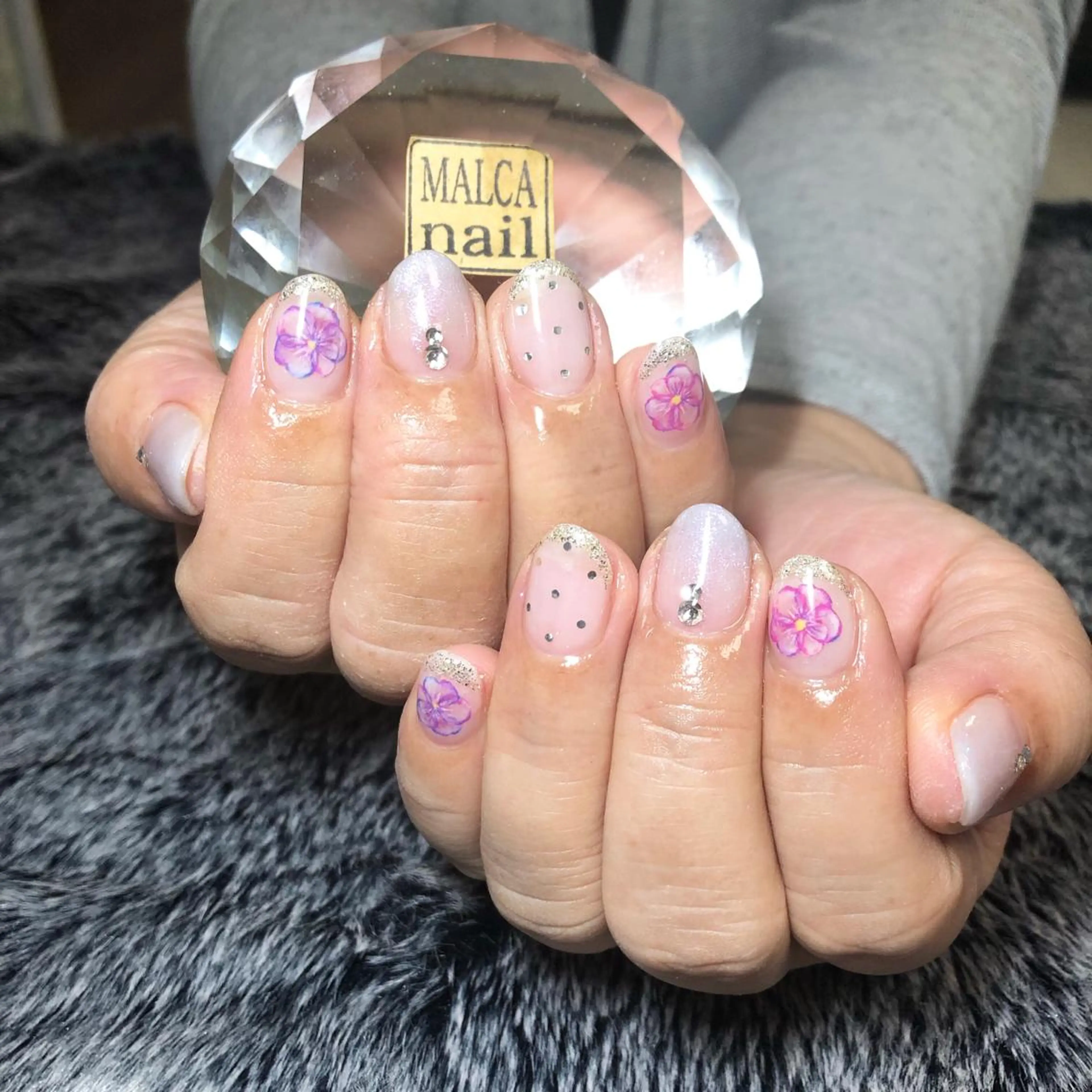 ショート カラー パーマ ヘアアレンジ キッズ ネイル マツエク・マツパ ハンドネイル 荒木 莉奈のネイルデザイン