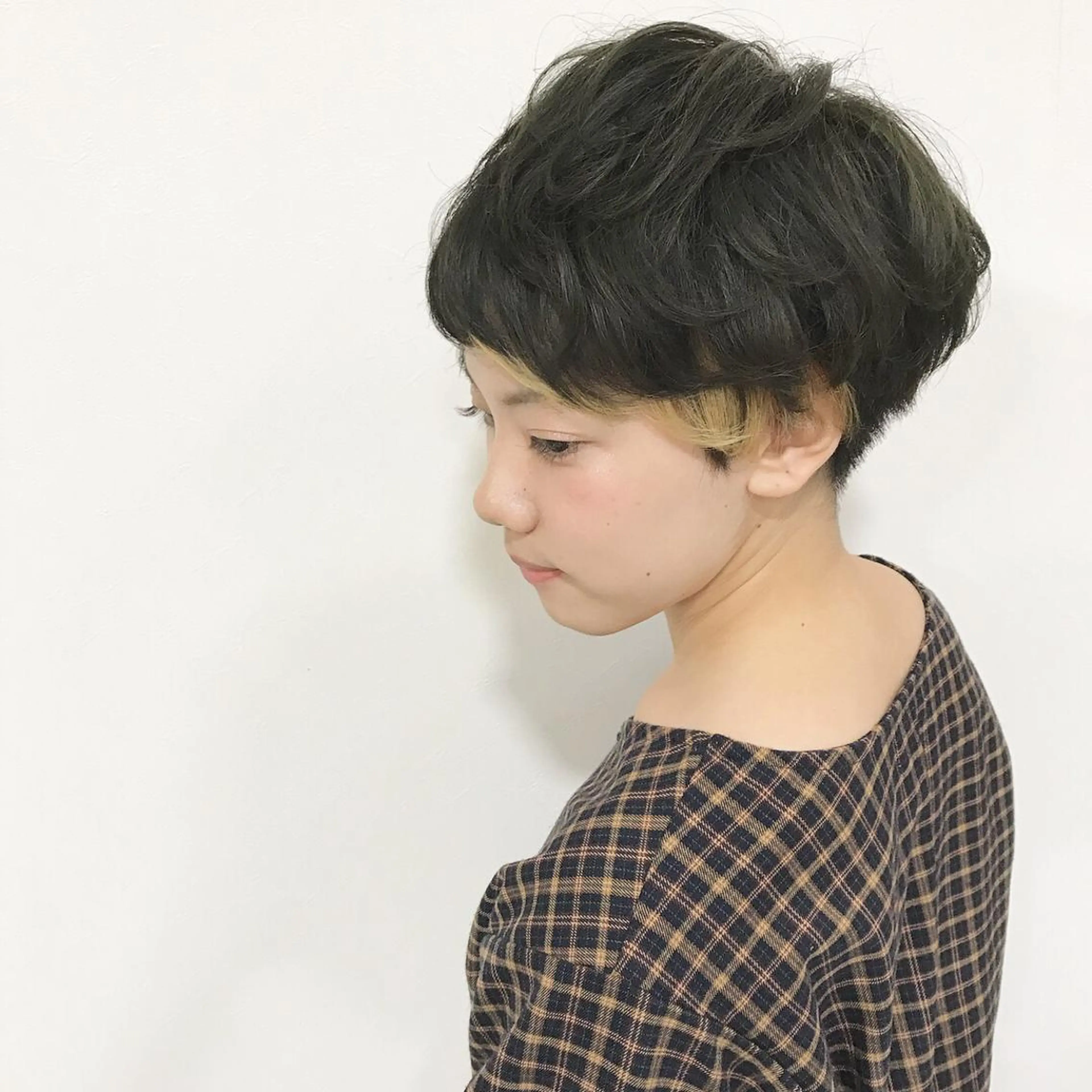 ショート カラー 新井 広之のヘアスタイル