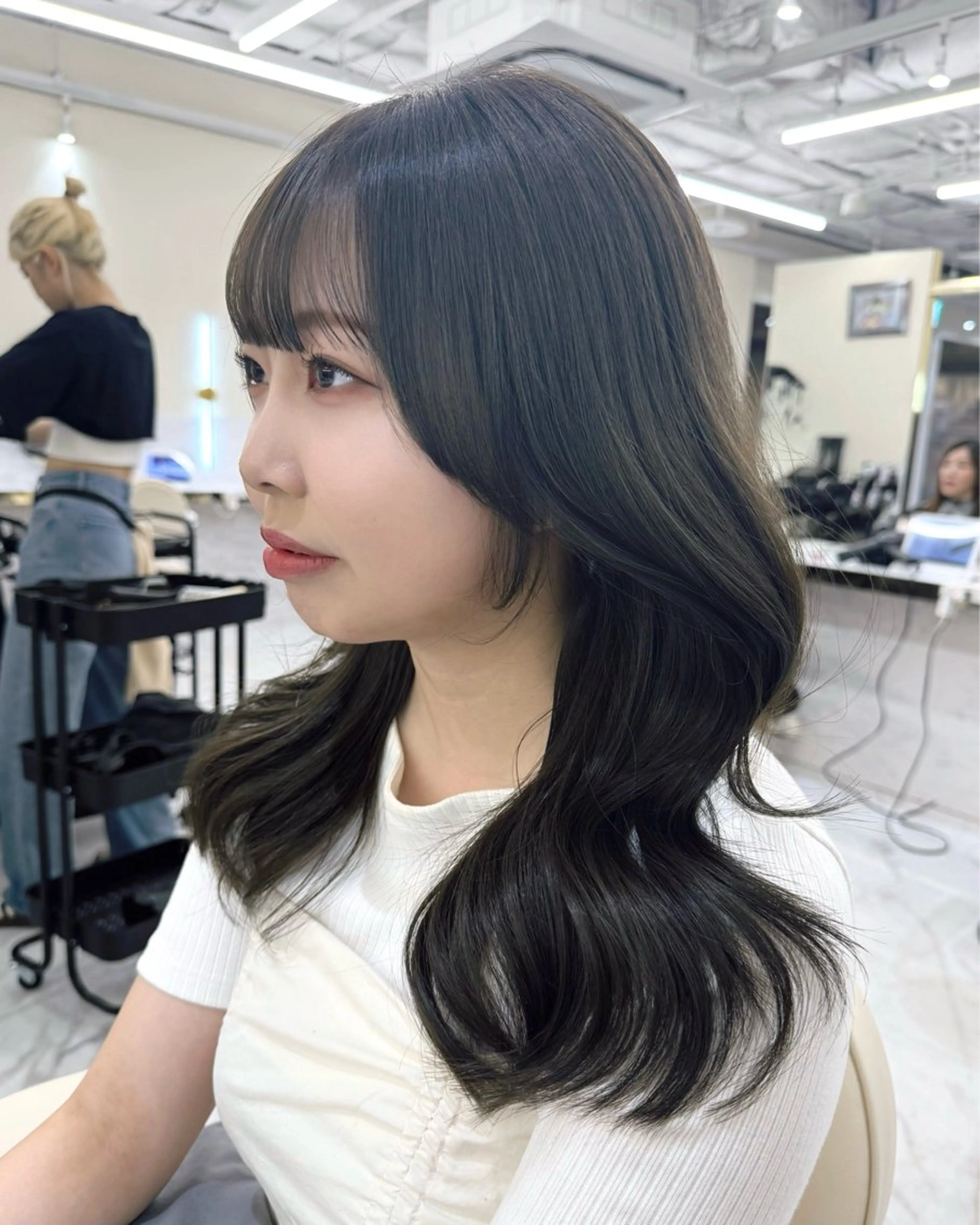 ミディアム カラー ヘアアレンジ 透明感カラー グレージュ オリーブグレージュ オリーブグレー くびれヘア レイヤーカット🤍 RINAのヘアスタイル