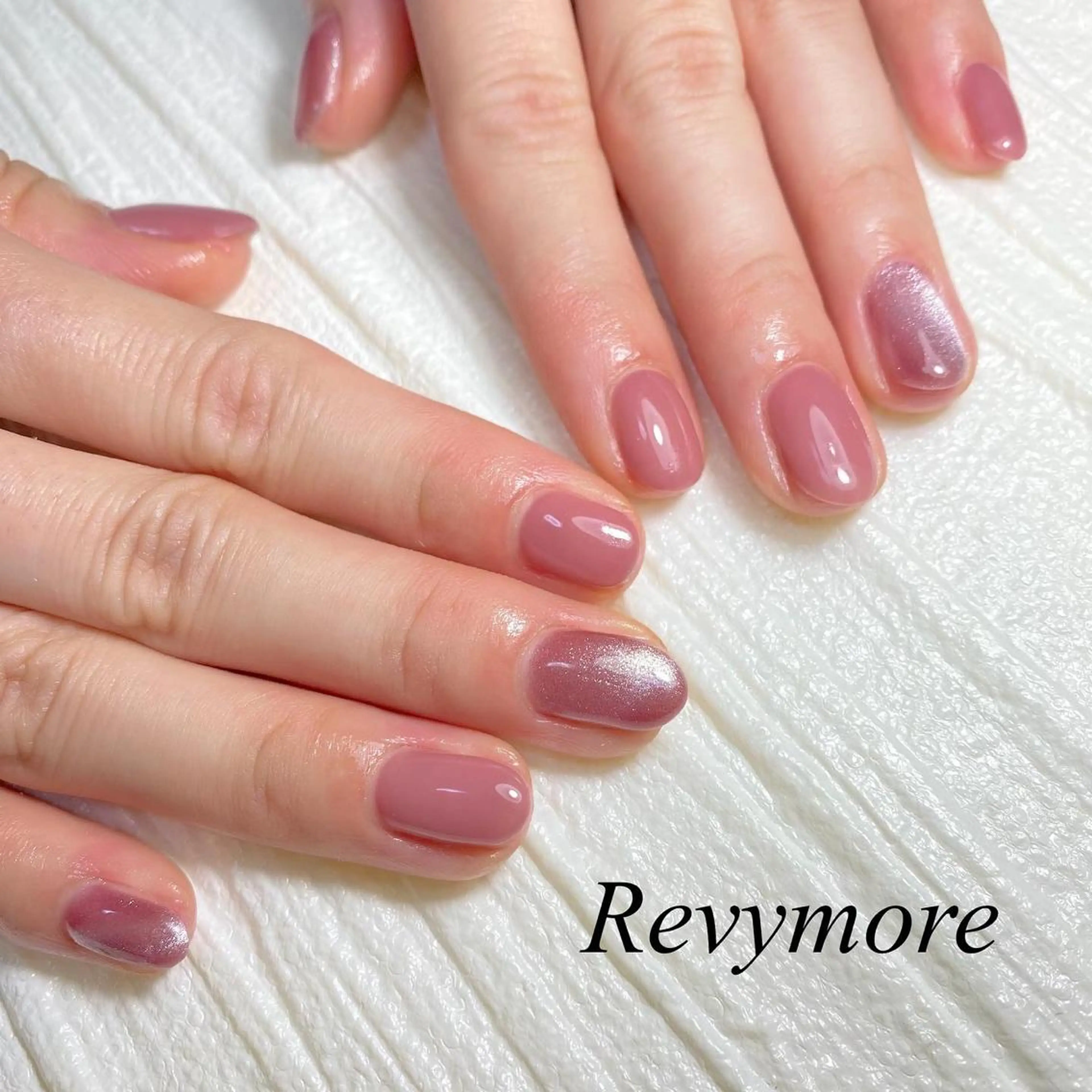 ショート ネイル 韓国風ヘア ジェルネイル キラキラネイル 韓国ネイル マグネットネイル nail salon Revymore所属・nail salon Revymoreのネイルデザイン