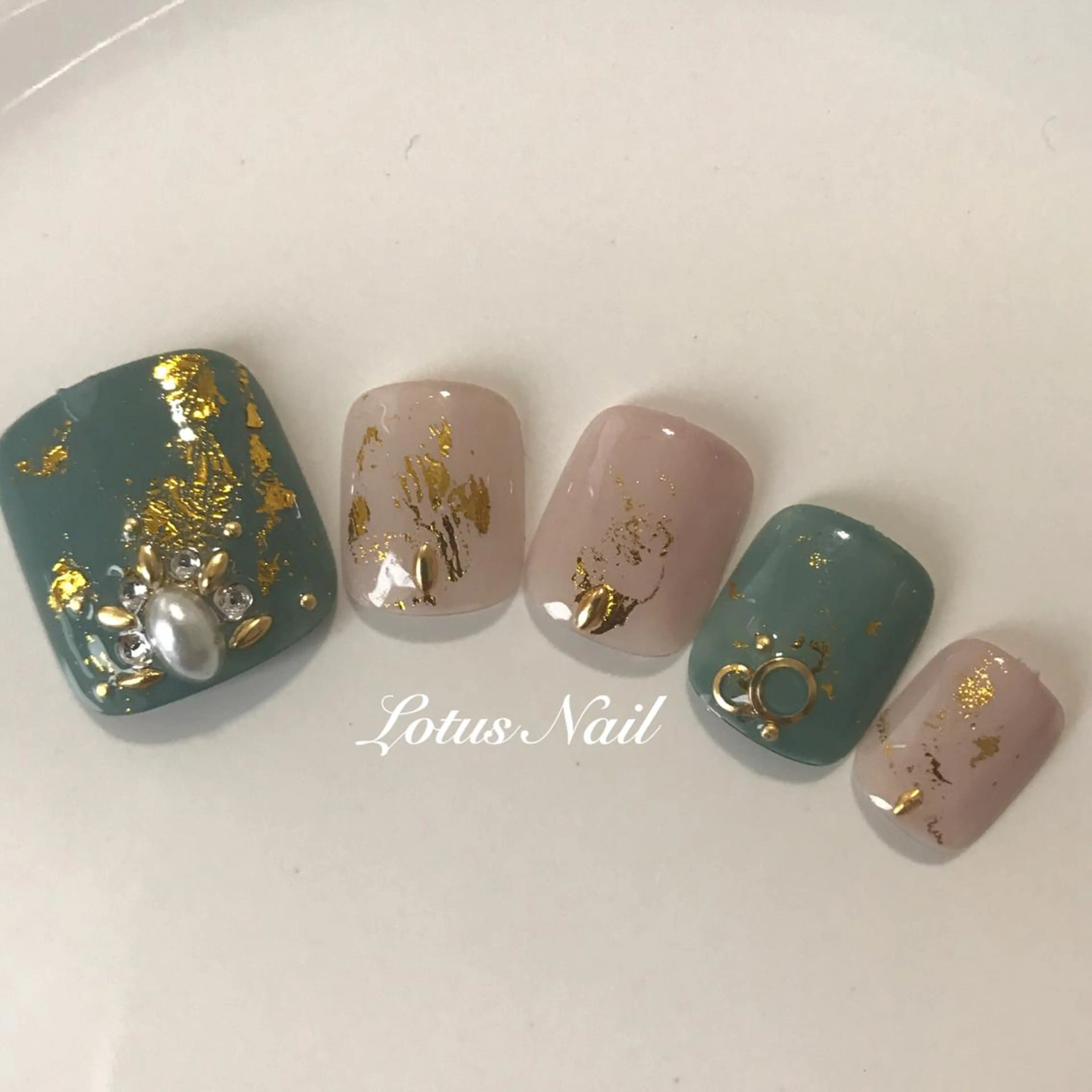 ネイル フットネイル Lotus Nailのネイルデザイン