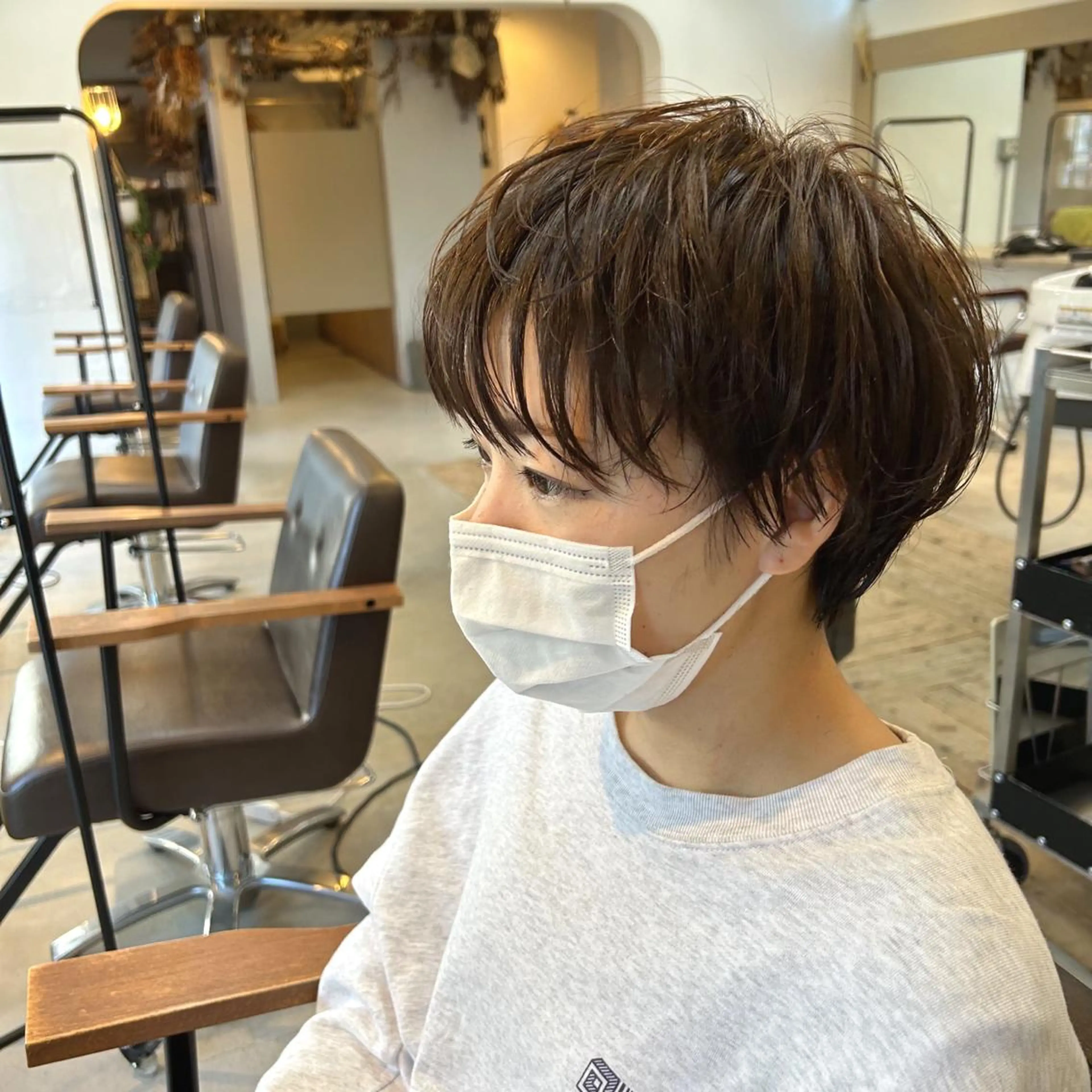 ショート カット ヘアカラー 綿貫 美雪のヘアスタイル