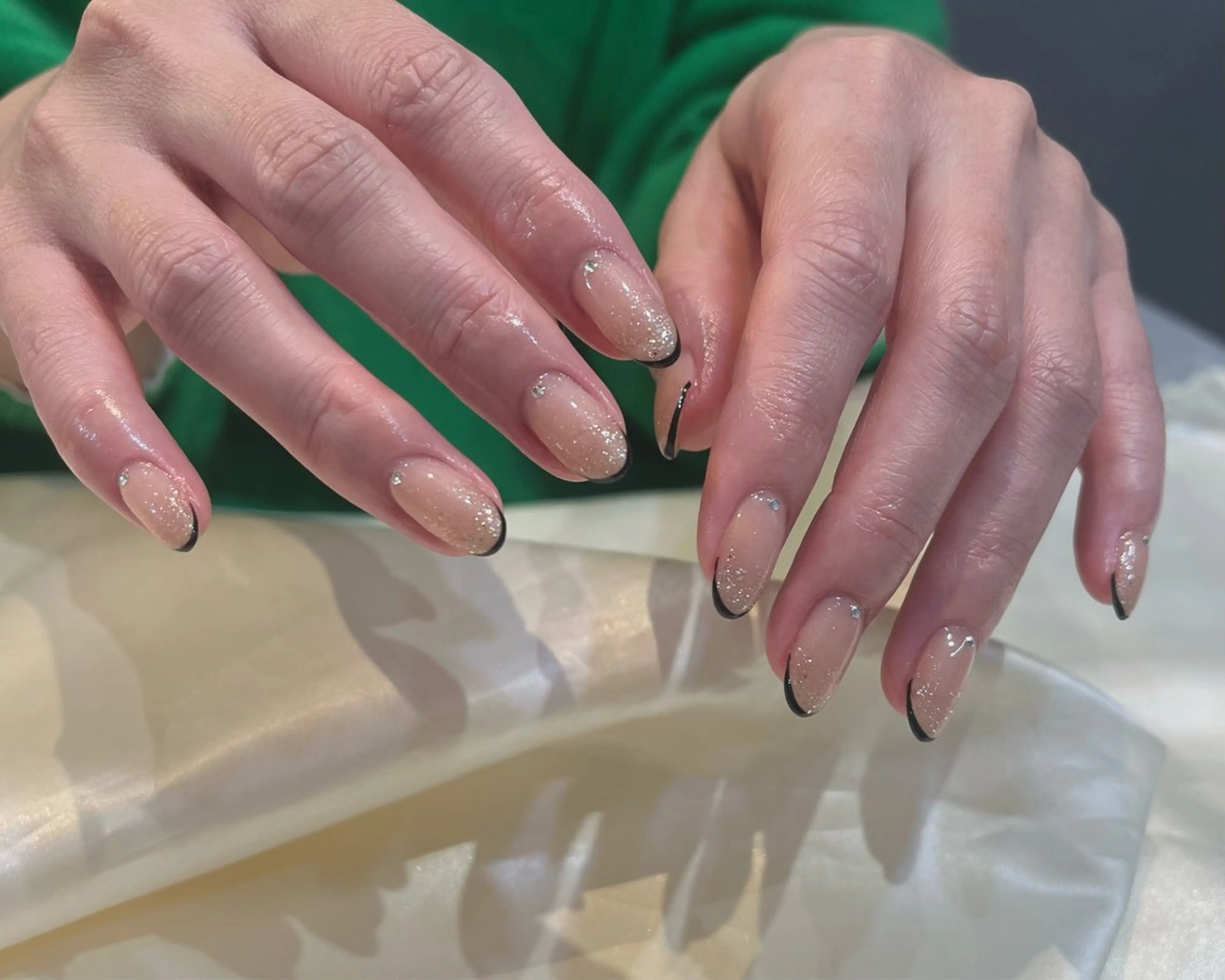 ネイル フレンチネイル グラデーション ラメ(グリッター) ラメグラデーション ハンドネイル 友田 晴香のネイルデザイン