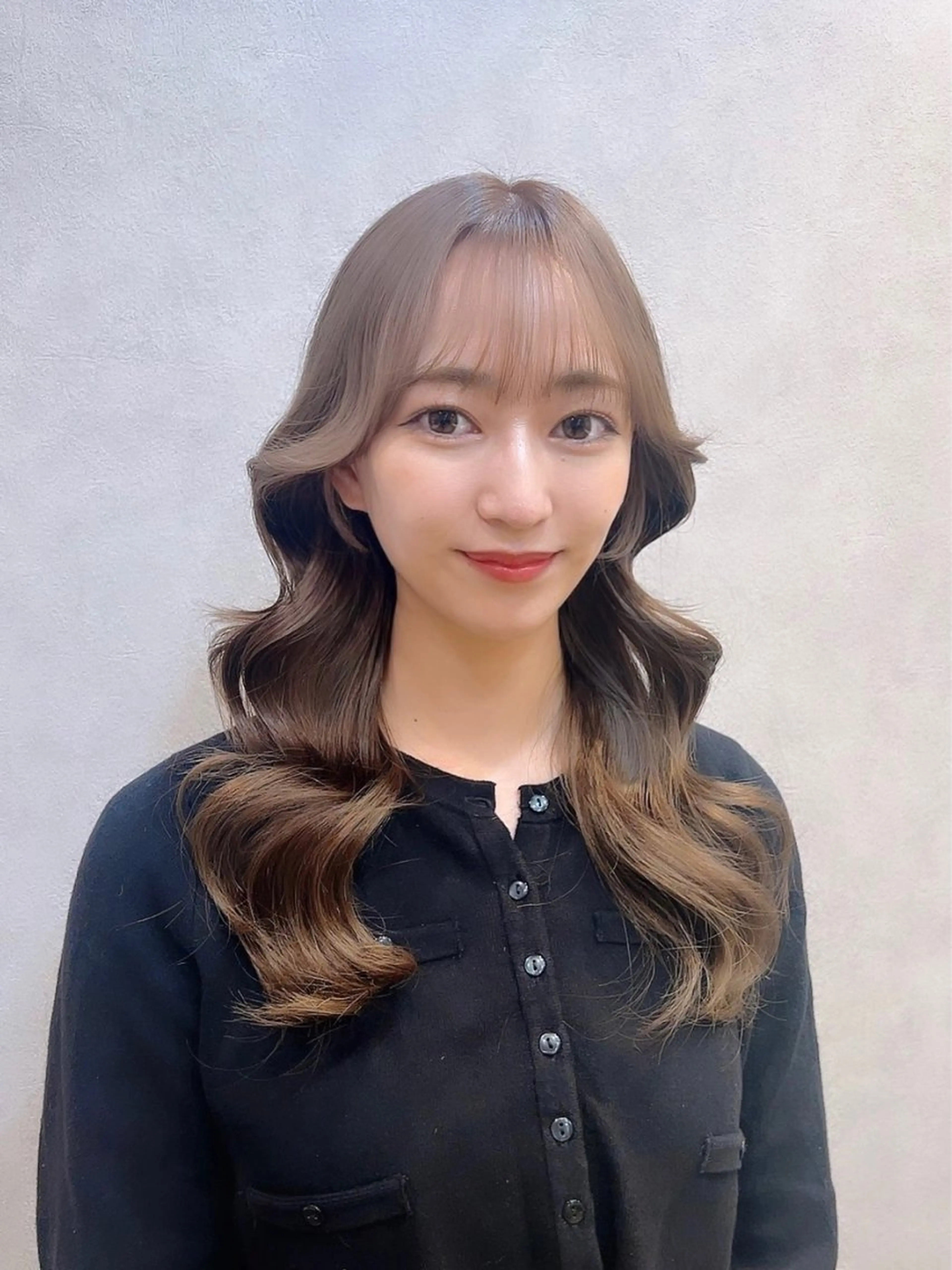 セミロング カラー ヘアアレンジ ベージュカラー ハイトーンカラー オレンジ 顔周りカット 韓国風ヘア 🩷韓国ヘア/ヨシン モリ🩷Maikaのヘアスタイル