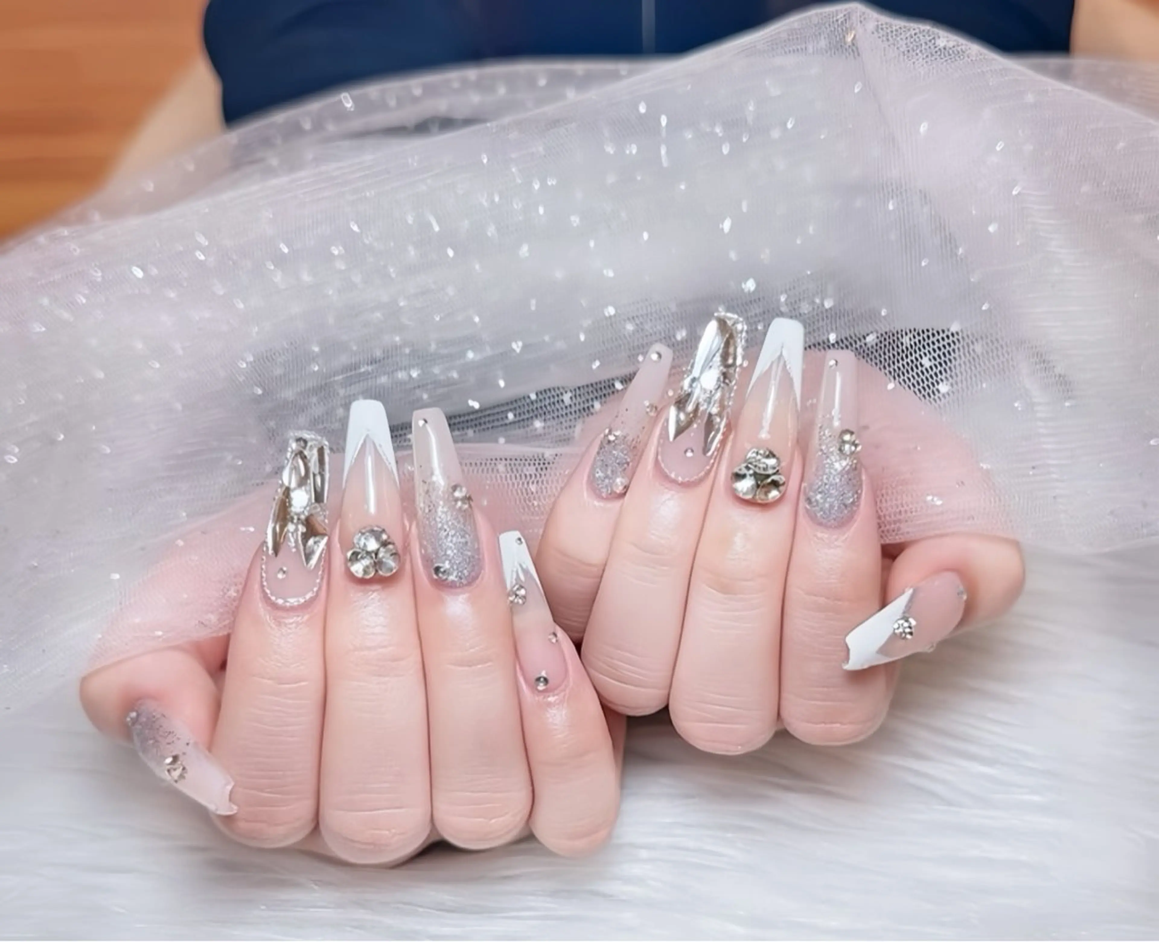 ネイル オーロラネイル チークネイル 桜ネイル クリアネイル ドット ハンドネイル Rin Nail 新大久保店のネイルデザイン