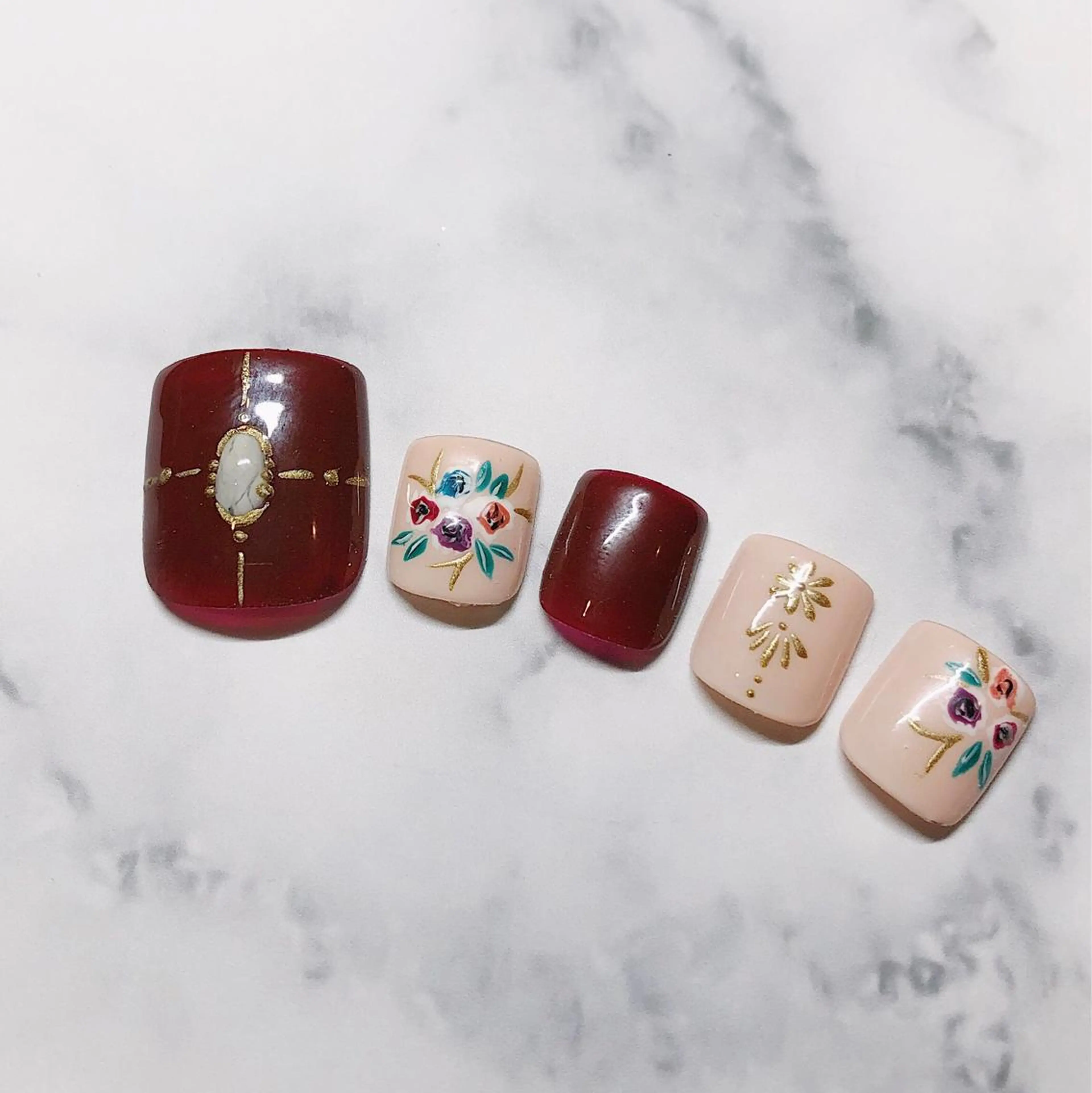 ネイル フットネイル 🌞💜 KAORI 🌴のネイルデザイン