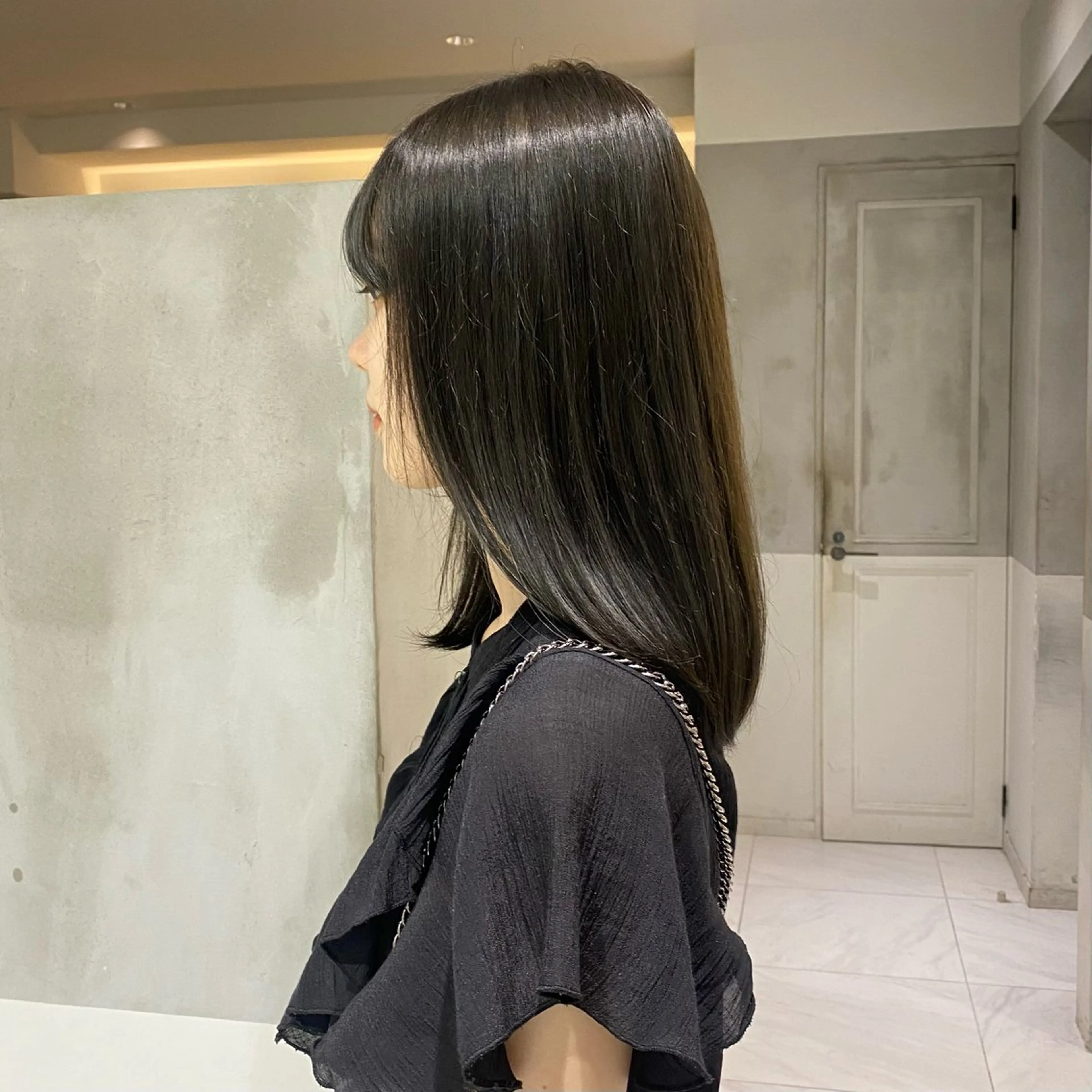 ミディアム カラー ブリーチ ダブルカラー グレージュ ブリーチなしカラー オリーブグレージュ ヘアカラー トリートメント 艶感/ナチュラル 🌿マアヤのヘアスタイル