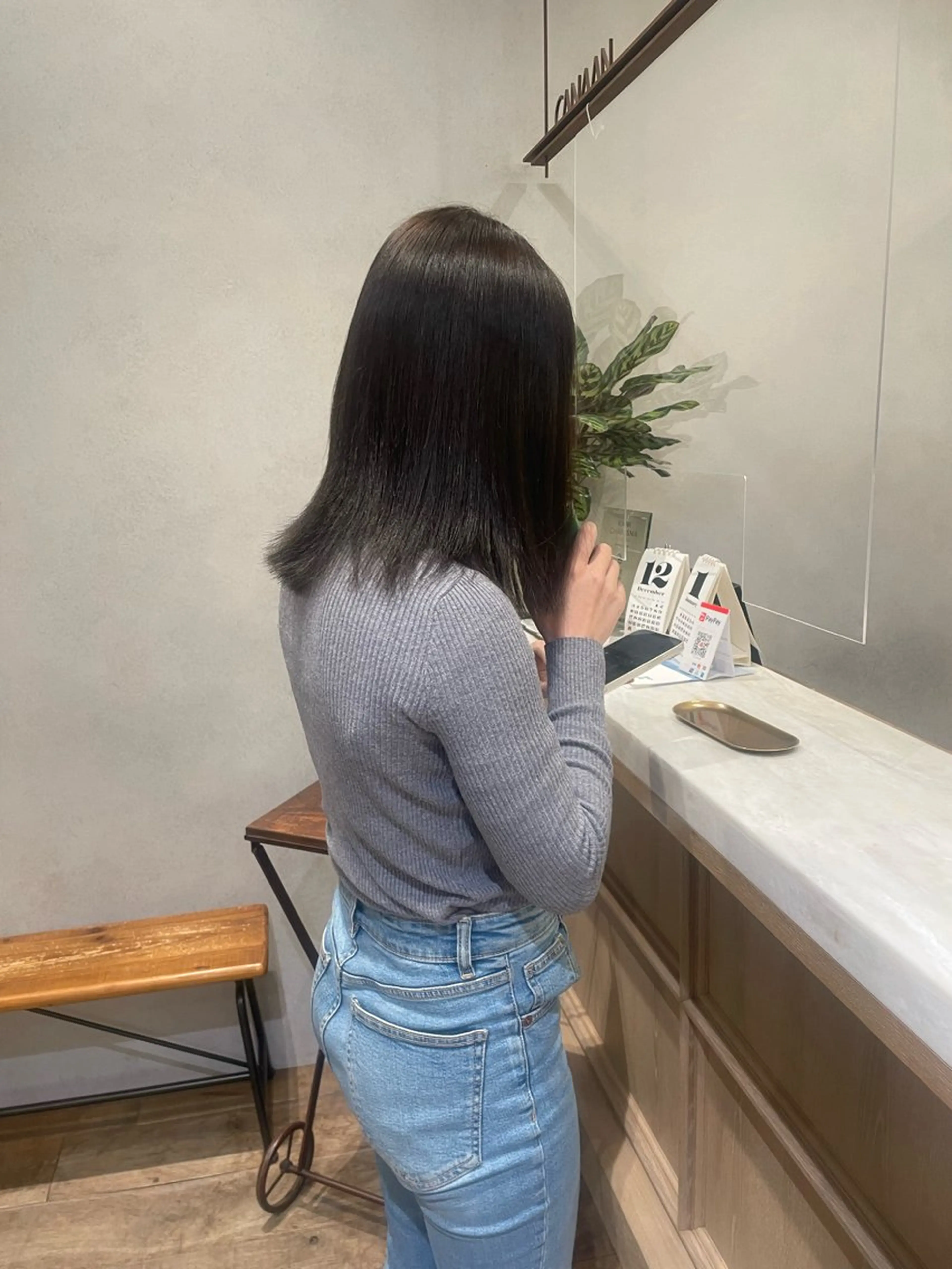 セミロング カラー アッシュ アッシュグレー アッシュグレージュ ブリーチ グレージュ ヘアカラー 村田 旭のヘアスタイル