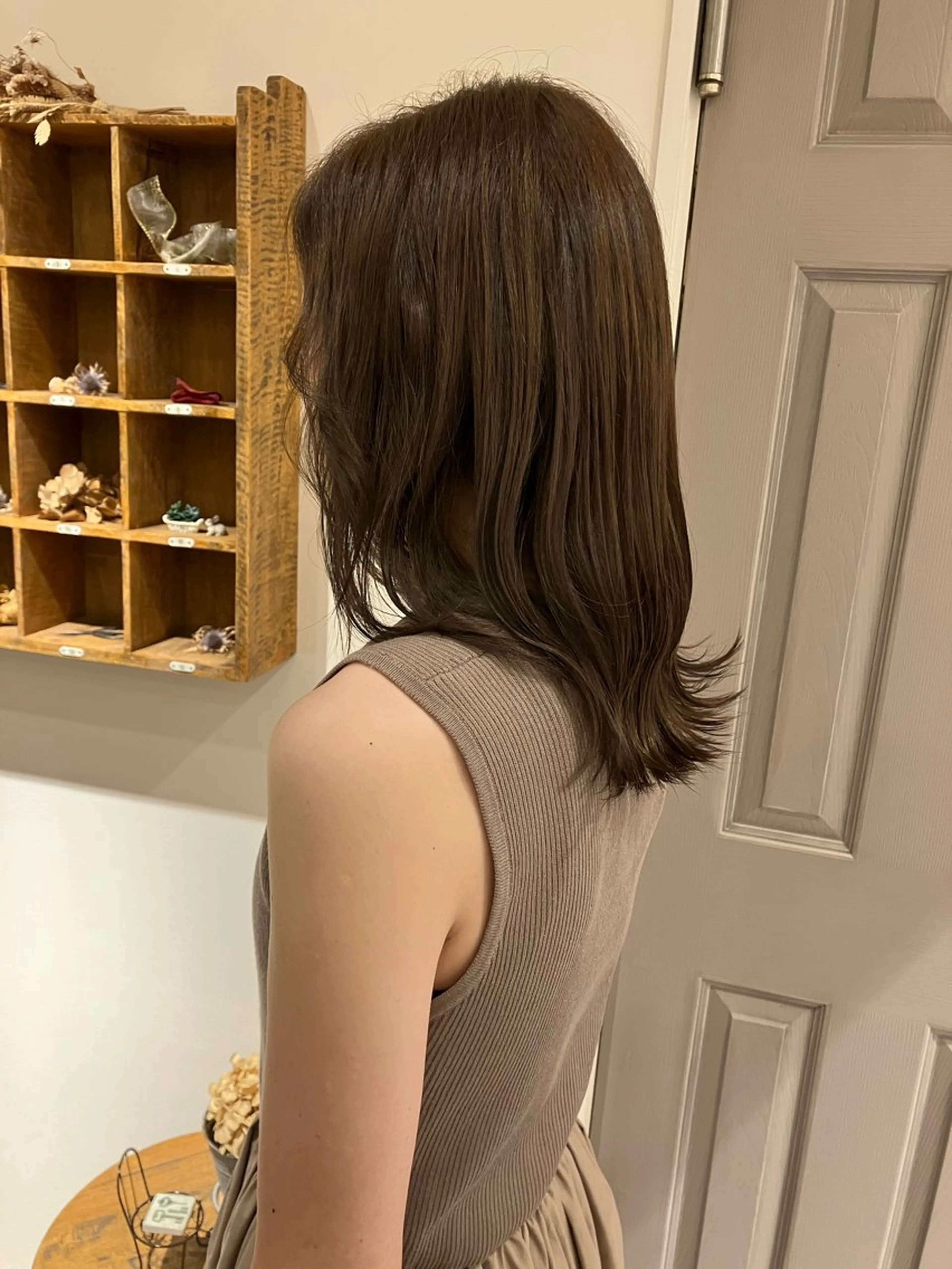 ミディアム カラー ベージュカラー オリーブベージュ ヘアカラー 藤田 七海のヘアスタイル