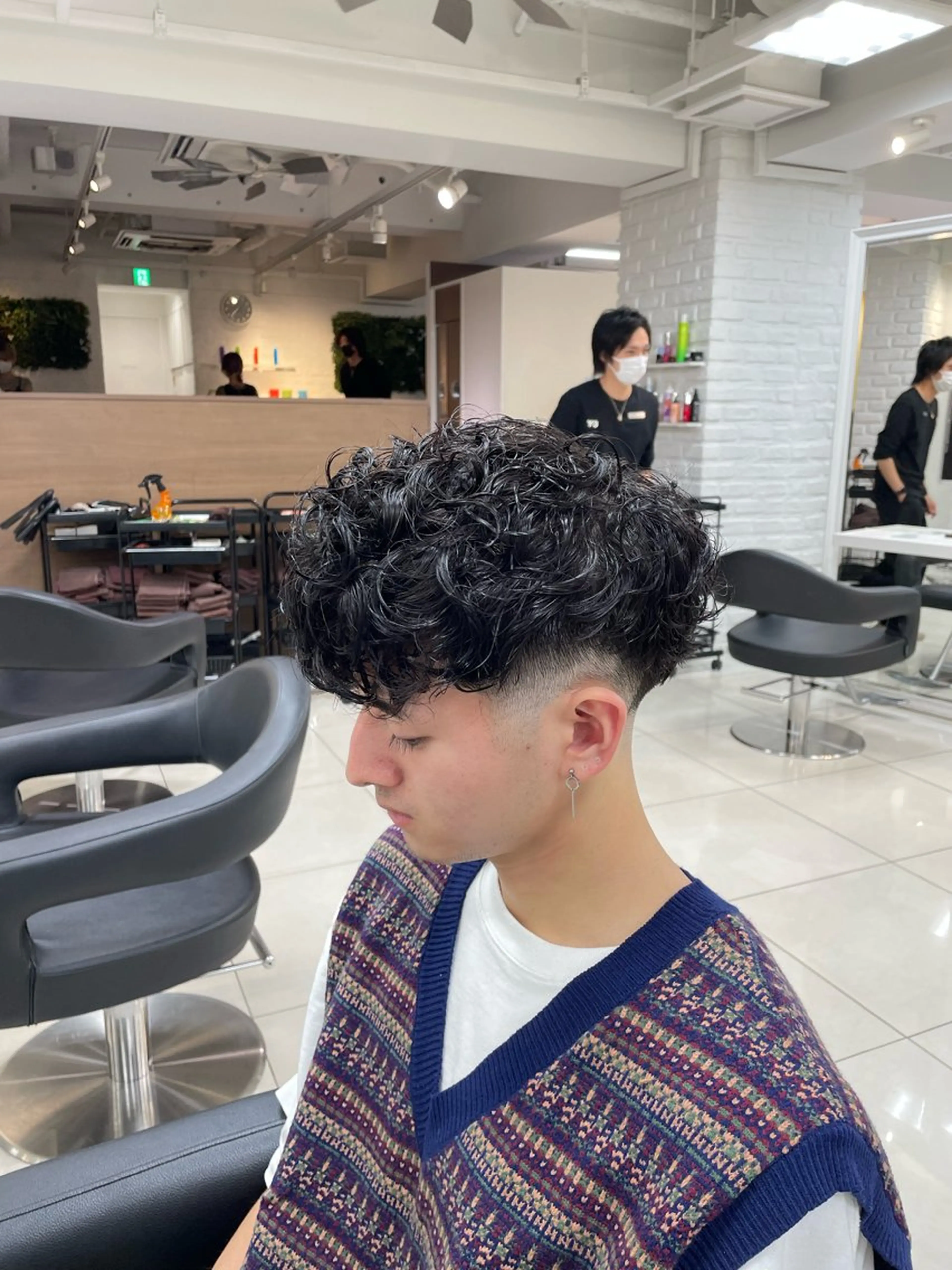 ショート パーマ メンズ スペインカール カット パーマ トリートメント フェザーパーマ職人 🪶ryosukeのヘアスタイル