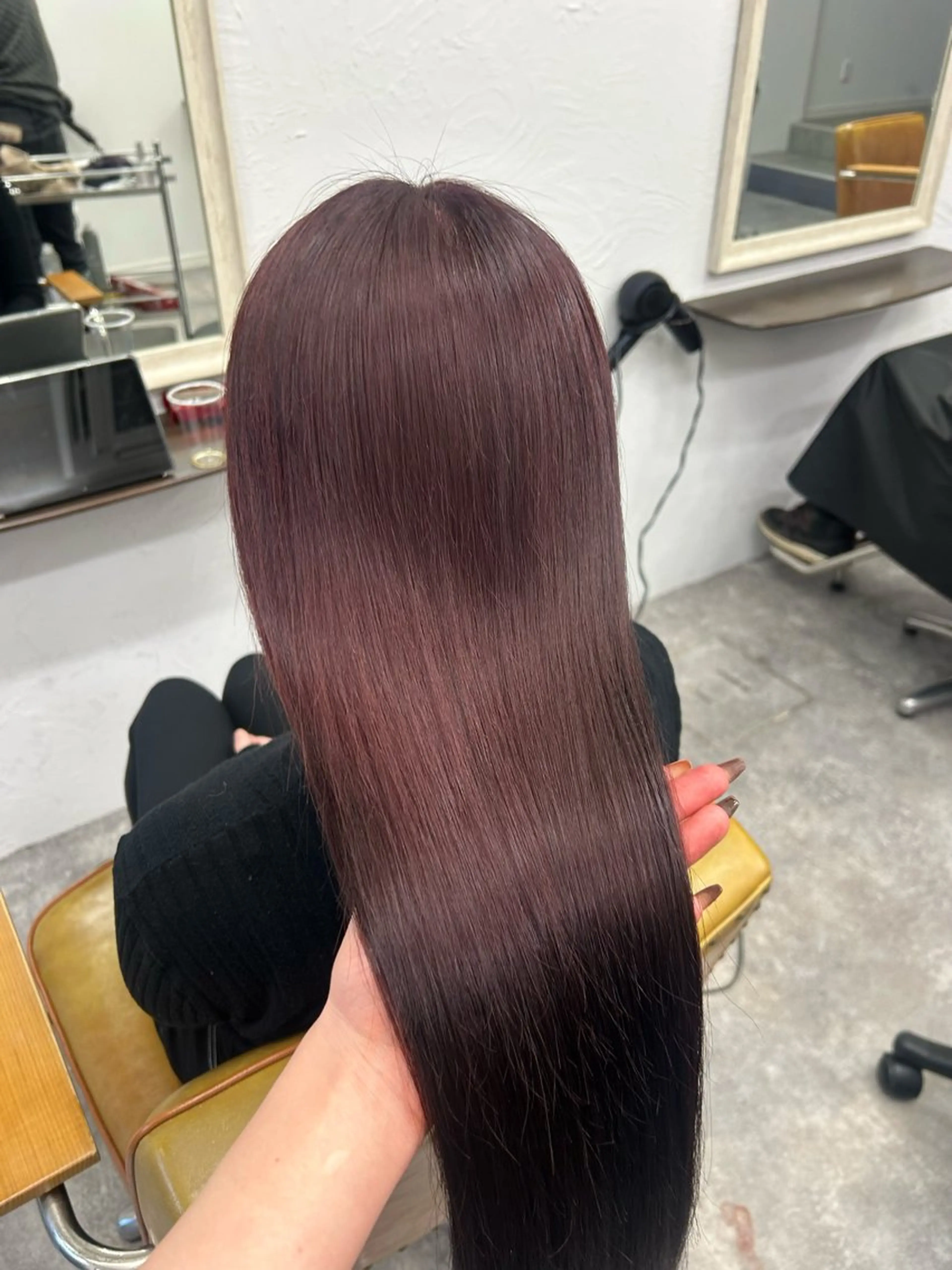 ロング カラー ブリーチ ボルドーカラー ヘアカラー 金澤 希空のヘアスタイル