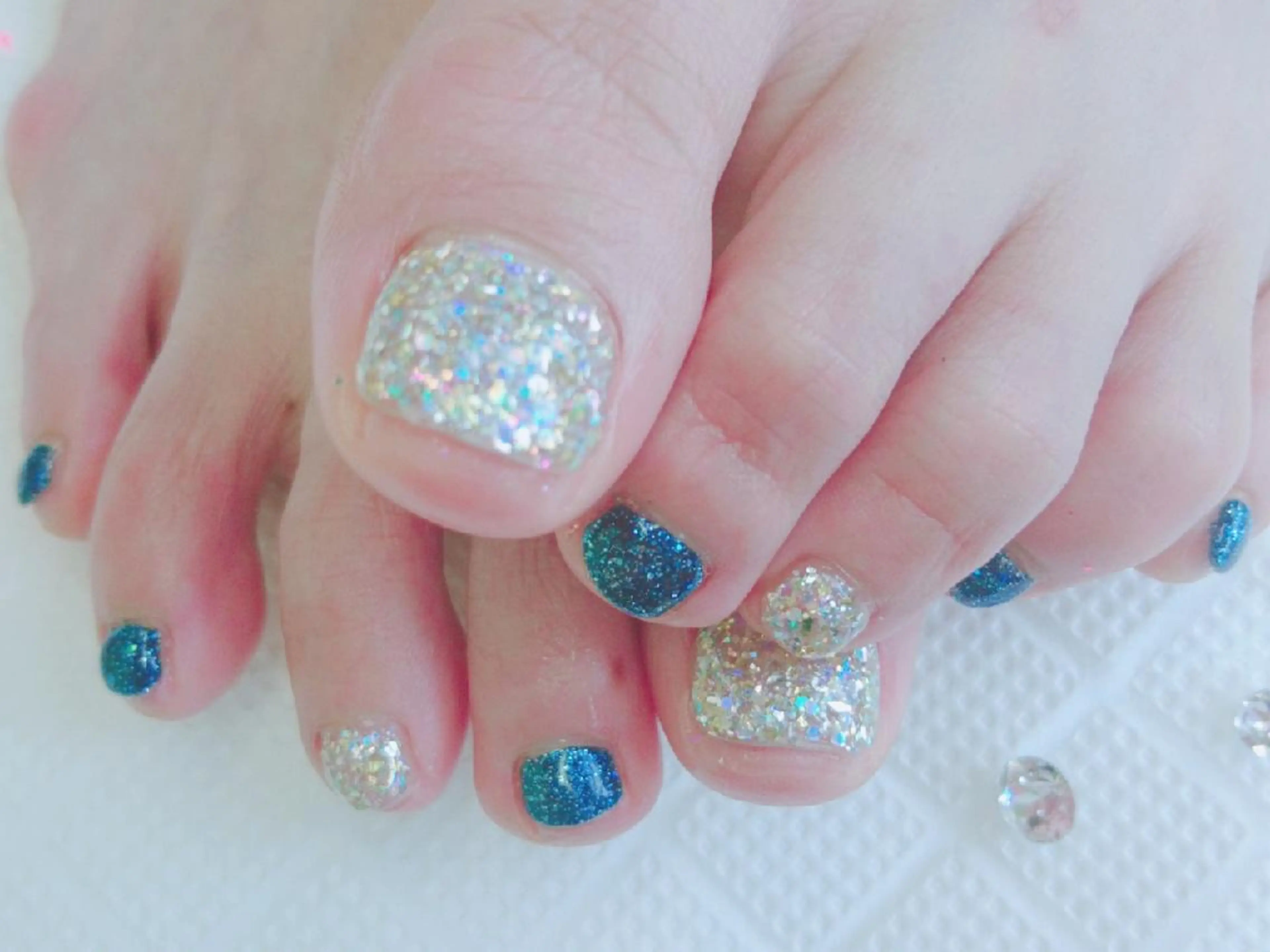 ネイル フットネイル ホログラムネイル ラメ(グリッター) プライベートサロン Rosy Lilyのネイルデザイン