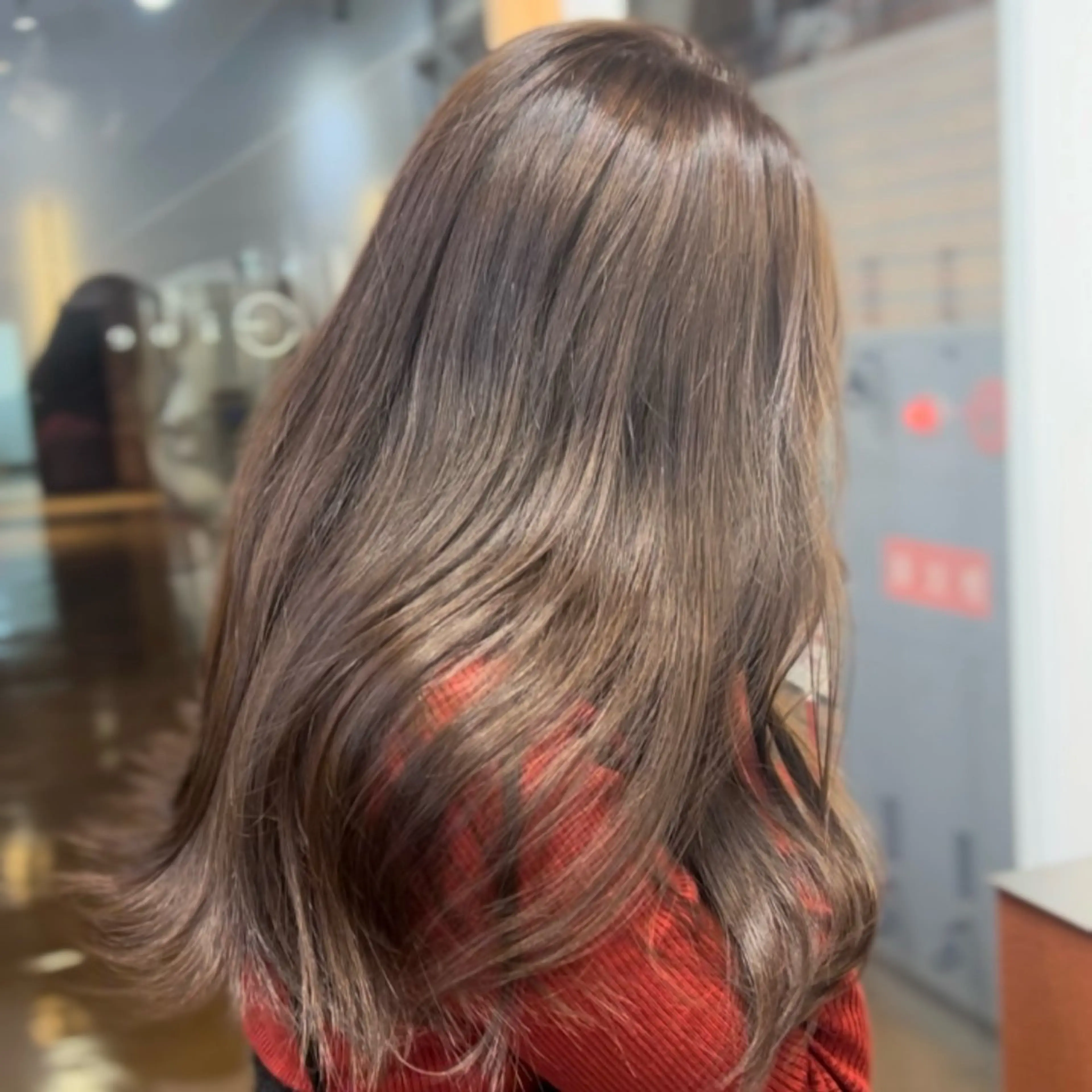 ミディアム カラー パーマ アッシュ アッシュグレー アッシュグレージュ ベージュカラー 黒髪 カット ヘアカラー トリートメント akira｜ 透明感ベージュ｜梅田のヘアスタイル