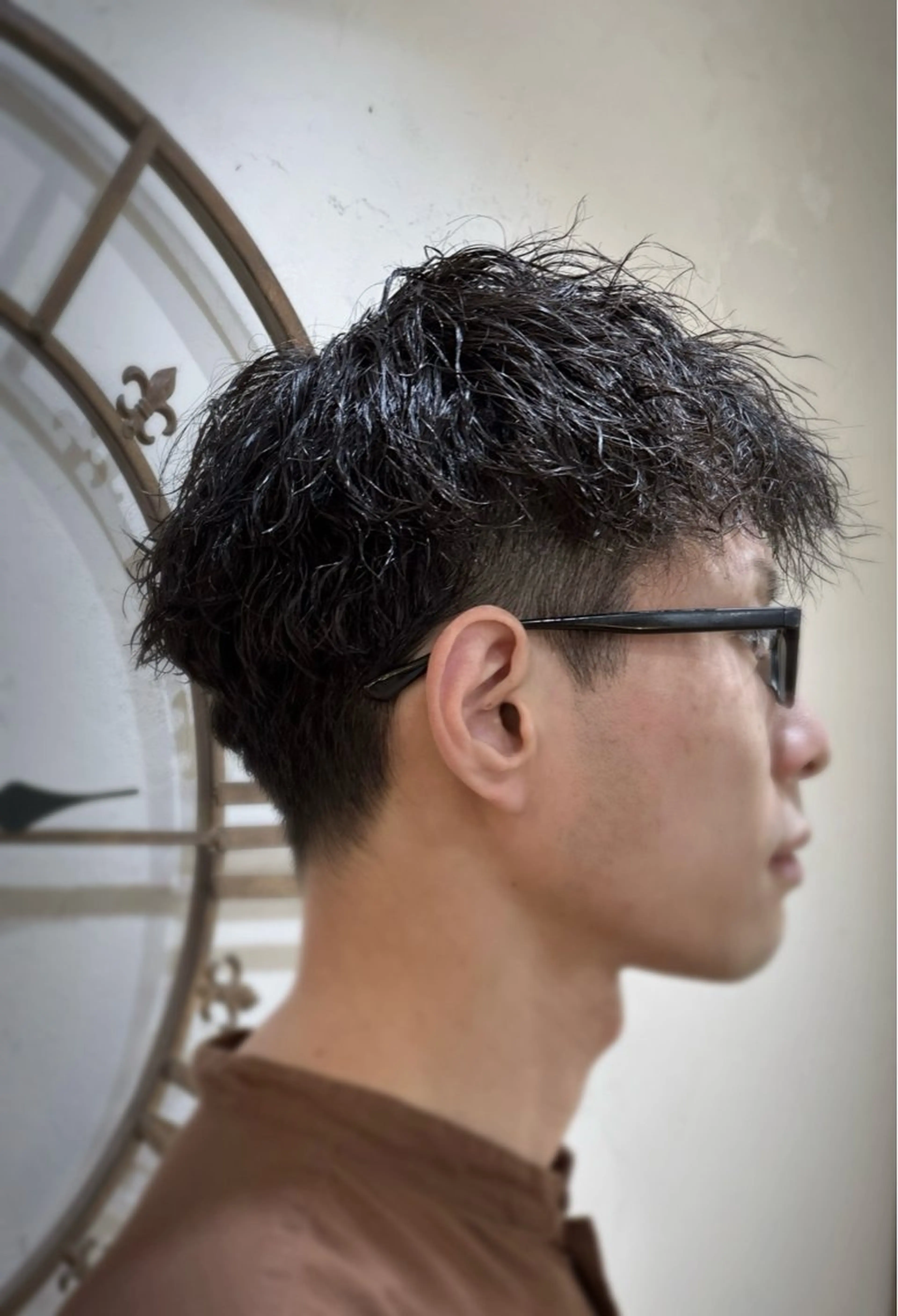 ショート パーマ メンズ メンズブリーチ フェードカット メンズハイライト メンズメッシュ メンズパーマ スパイキー/ ピンパーマ/緑川雄也のヘアスタイル