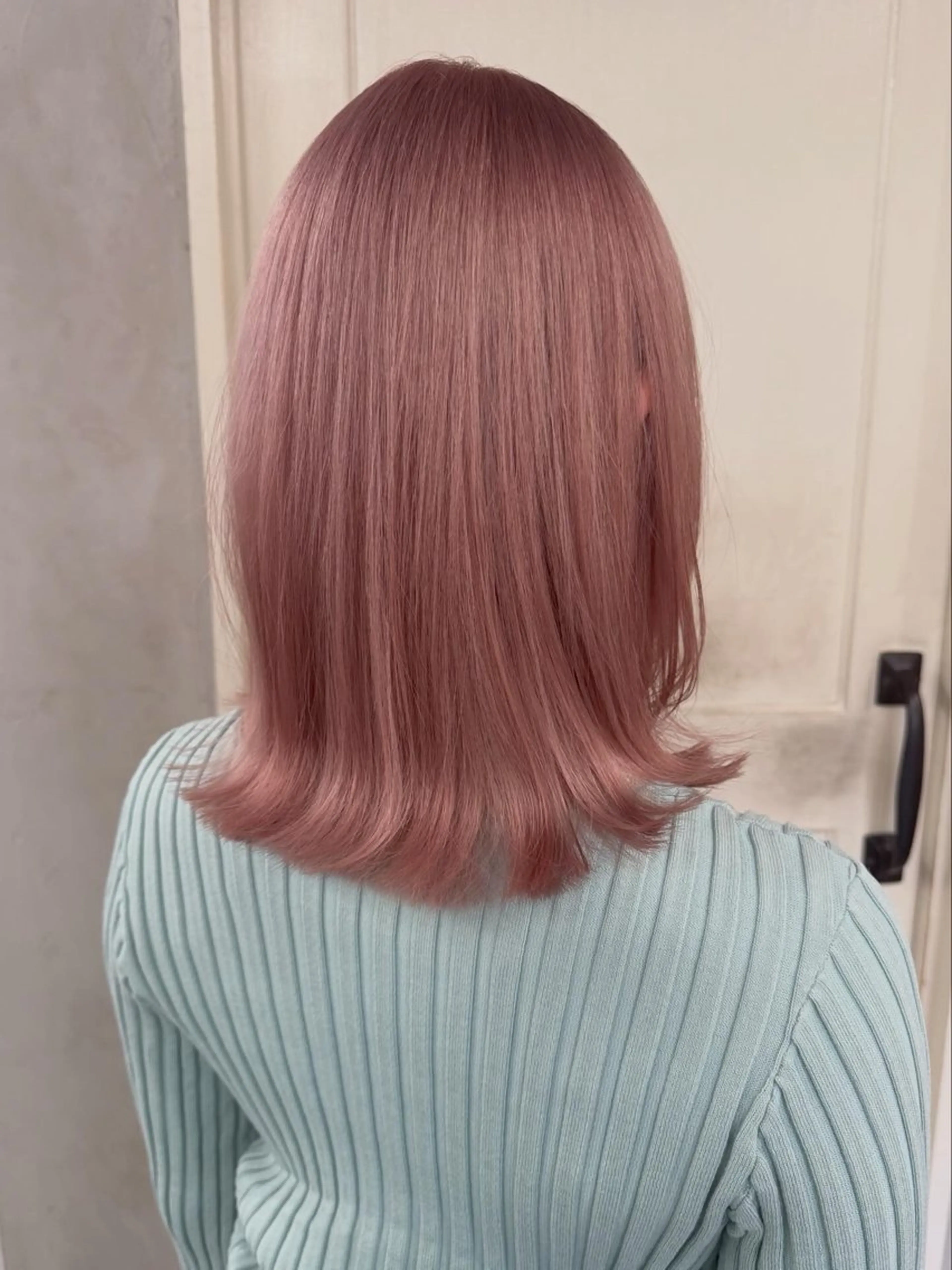 ミディアム カラー ブリーチ ケアブリーチ ダブルカラー ピンクカラー 顔まわりレイヤー カット ヘアカラー RorriM natsuのヘアスタイル