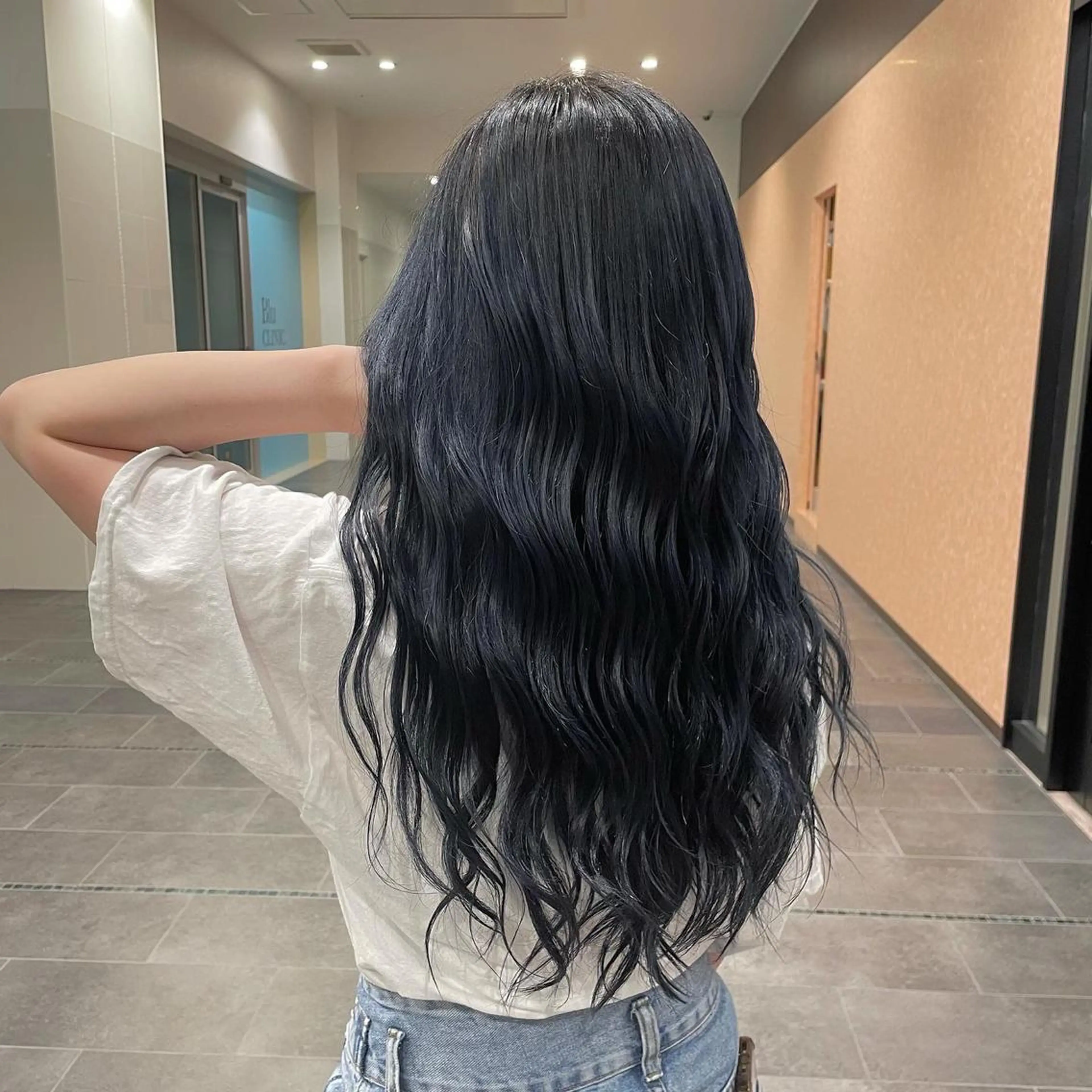 ミディアム カラー 黒髪 ブルーカラー ブルーブラック 梅田美容室/ ウルフカットのヘアスタイル