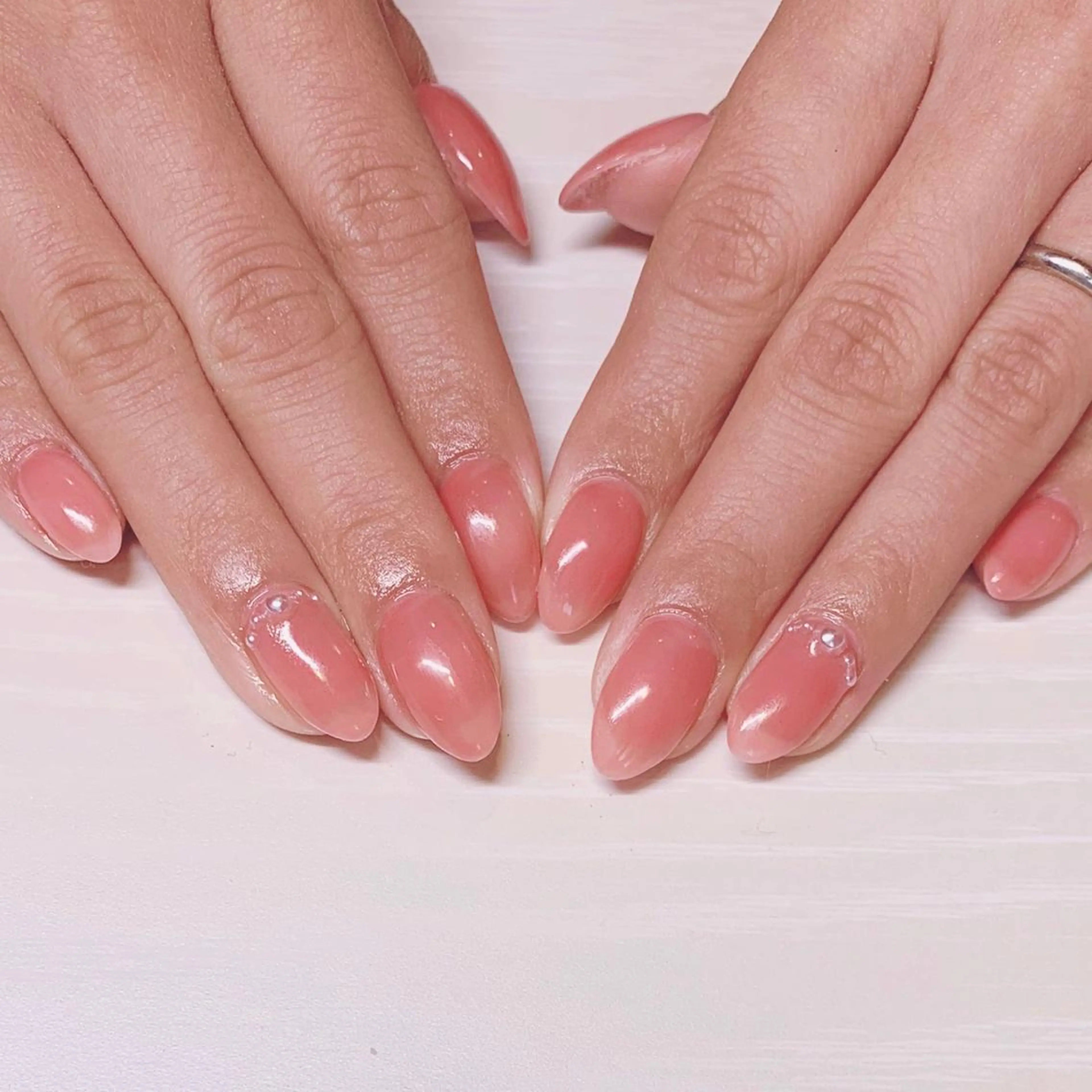 カラー ネイル ワンカラーネイル ストーンネイル ハンドネイル Cozy_ ilumのネイルデザイン