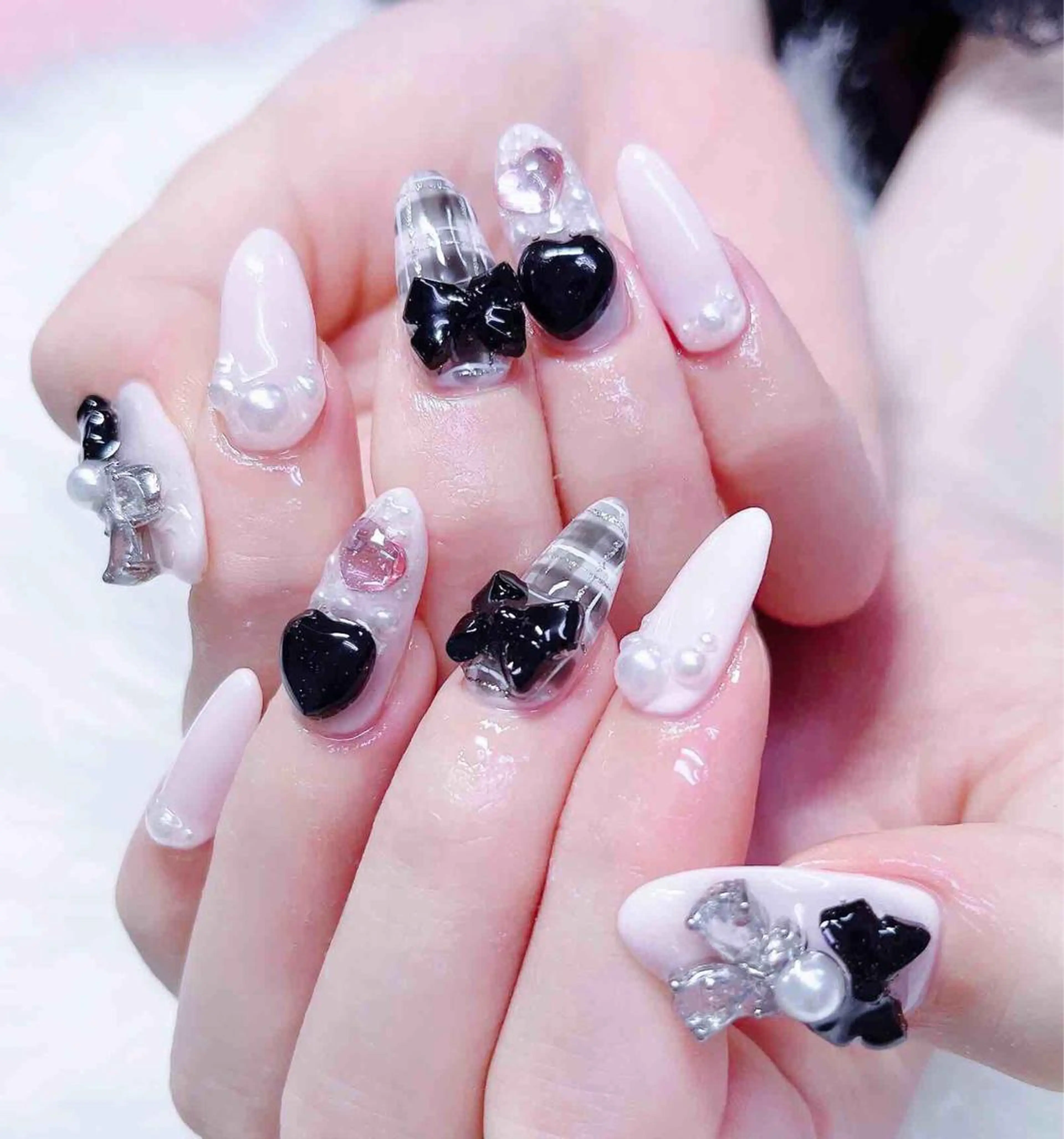 ネイル ハンドネイル MoonNail ユリ🌸のネイルデザイン