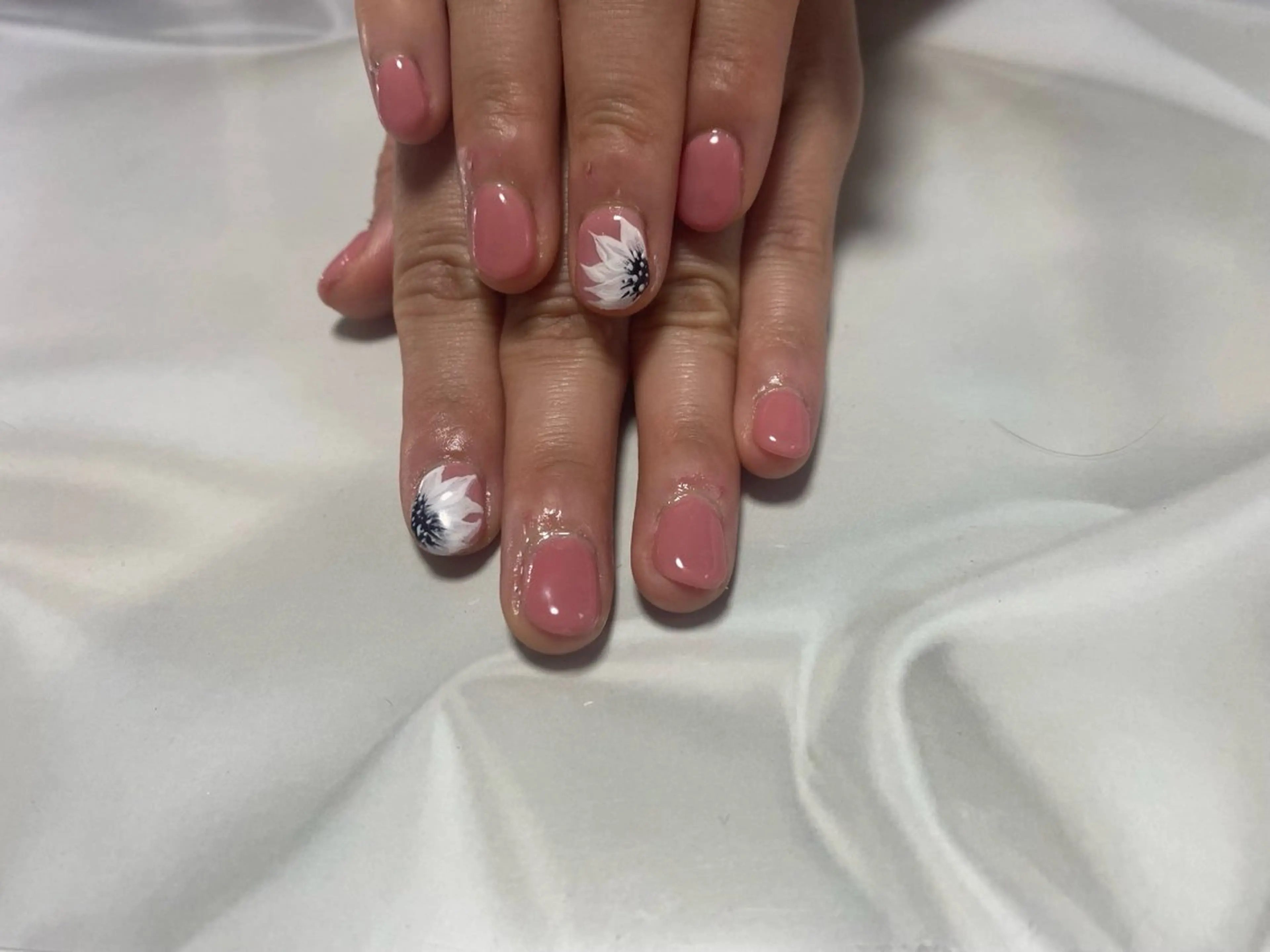🌷持ち込みデザイン(アート2本まで)💅(オフあり)の写真