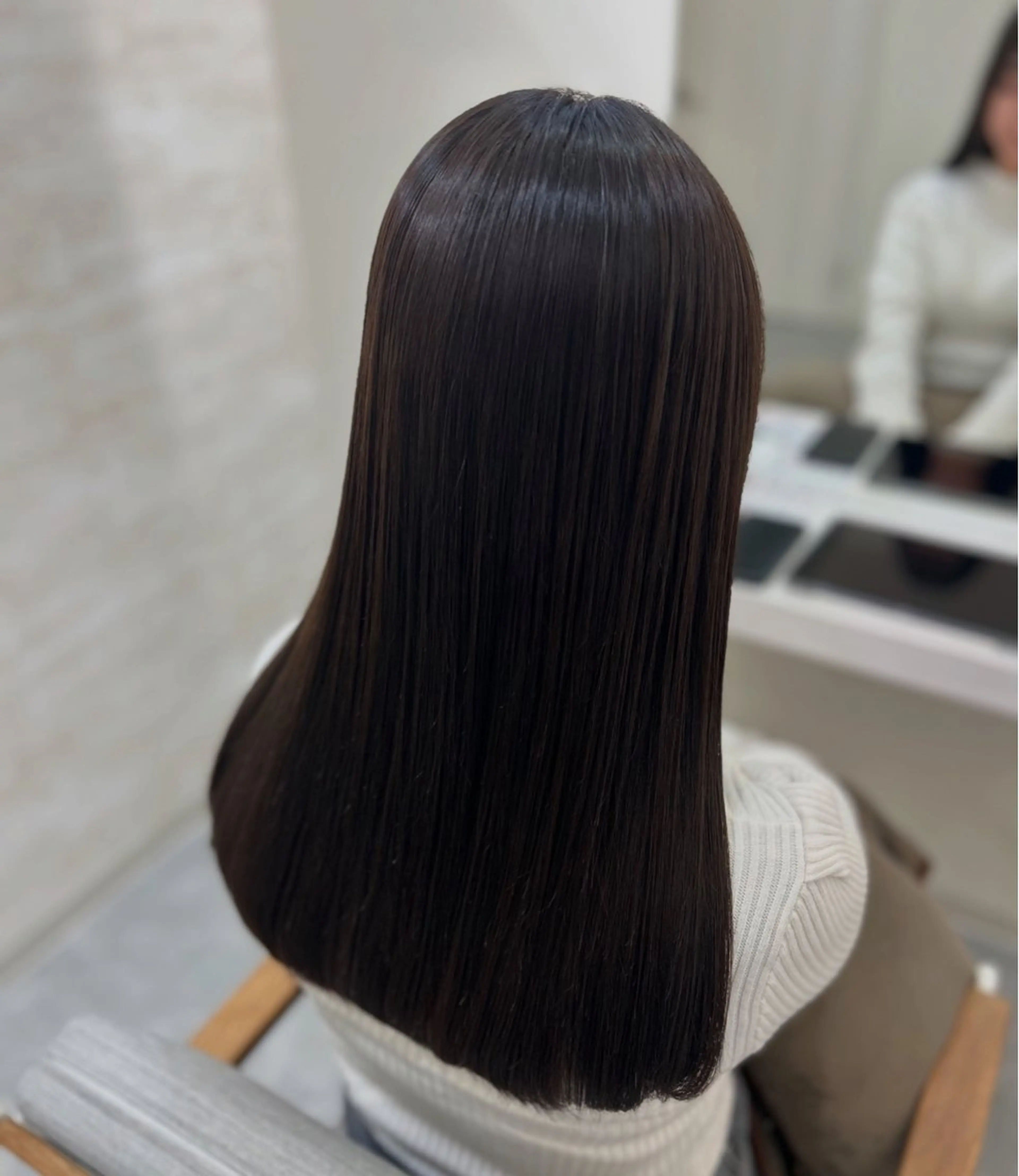 セミロング カラー カット ヘアカラー 縮毛矯正 トリートメント 髪質改善&艶感カラー 🪄岡井美結のヘアスタイル