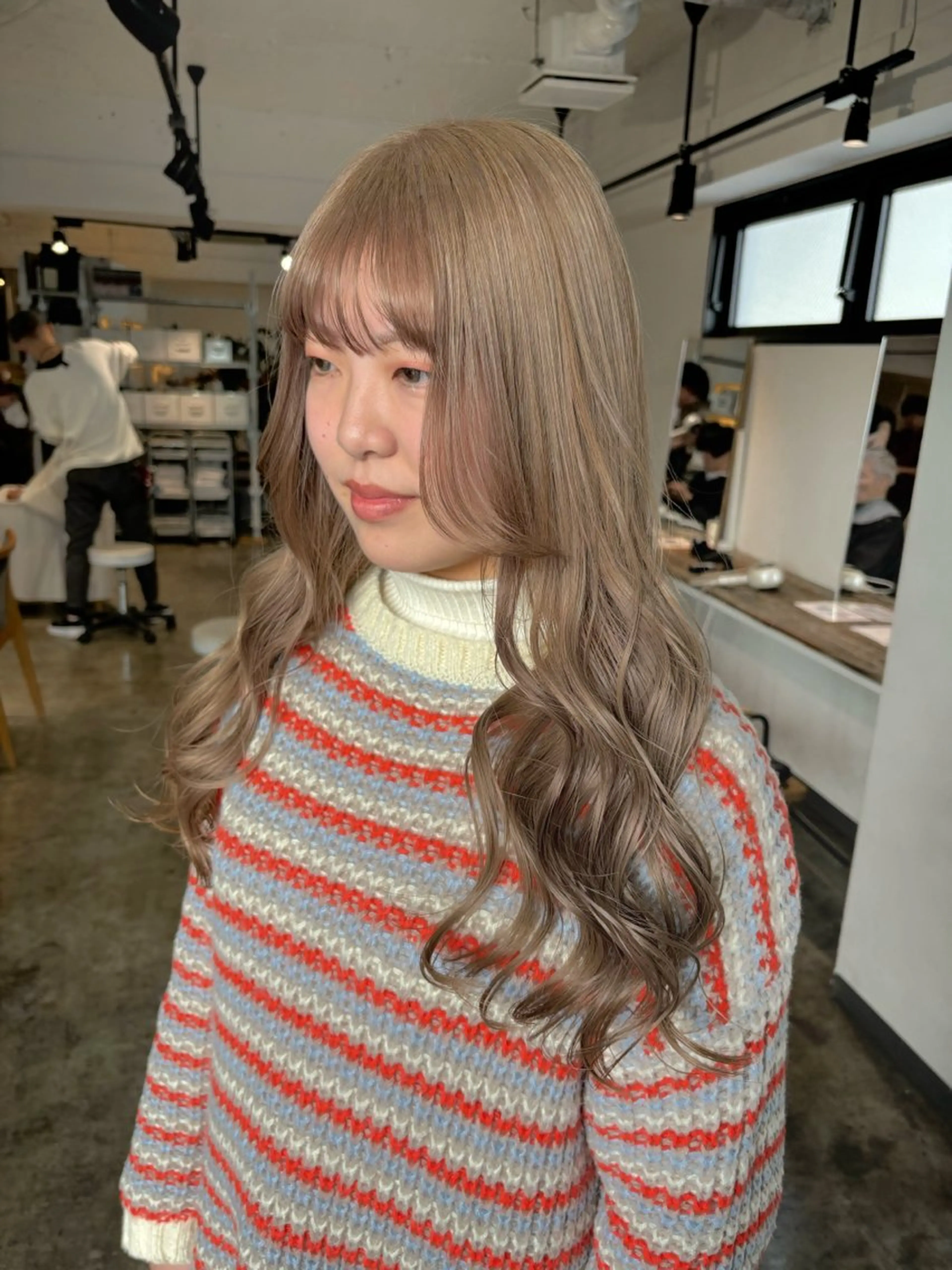 ロング カラー ベージュカラー ブリーチ ダブルカラー グレージュ ミルクティーベージュ ヘアカラー トリートメント 暖色カラー🍒 ケアブリーチ/akiのヘアスタイル