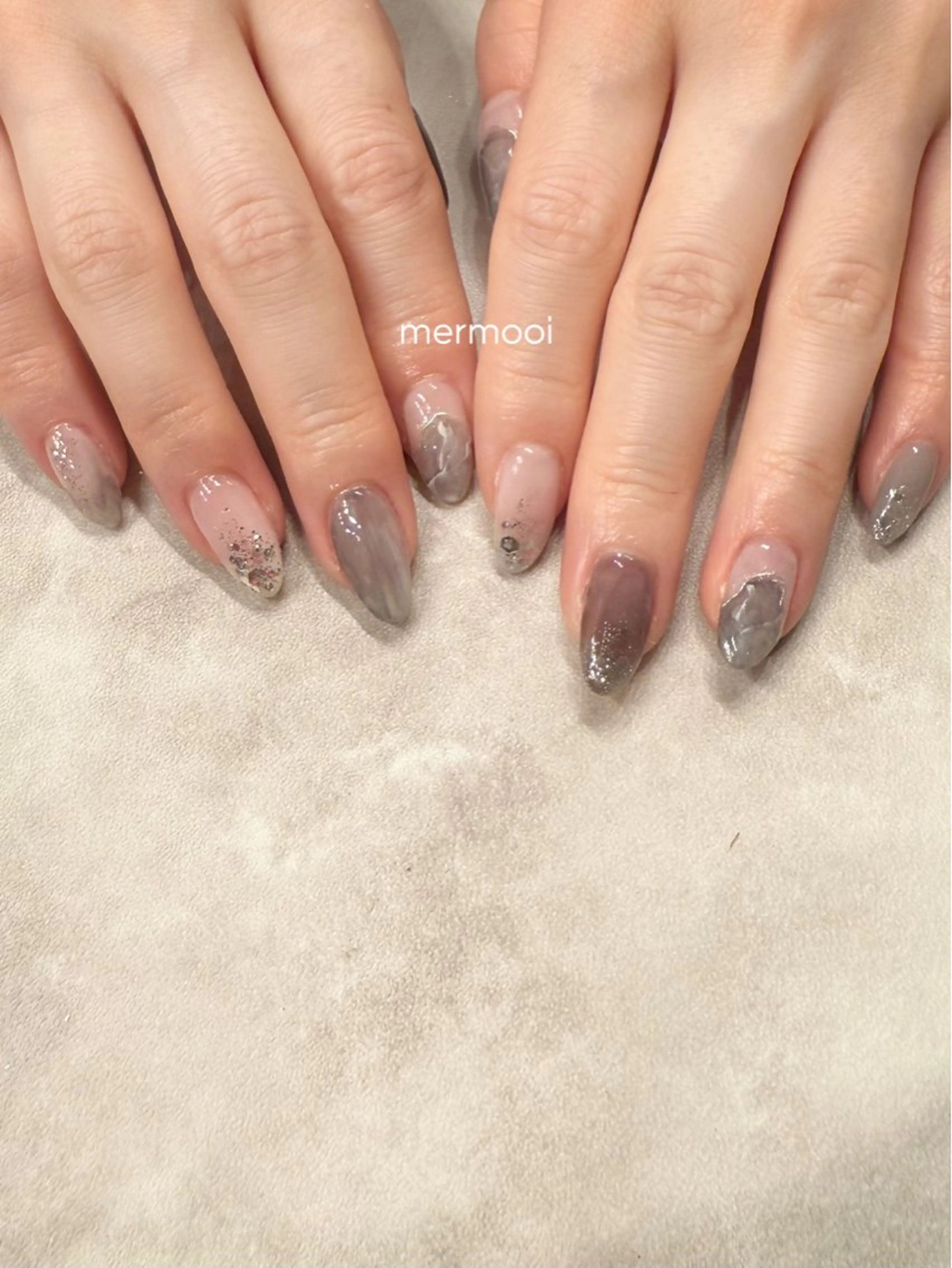 ネイル ジェルネイル 大理石ネイル(マーブル) ニュアンスネイル パラジェル シルバー ハンドネイル melumooi nailのネイルデザイン