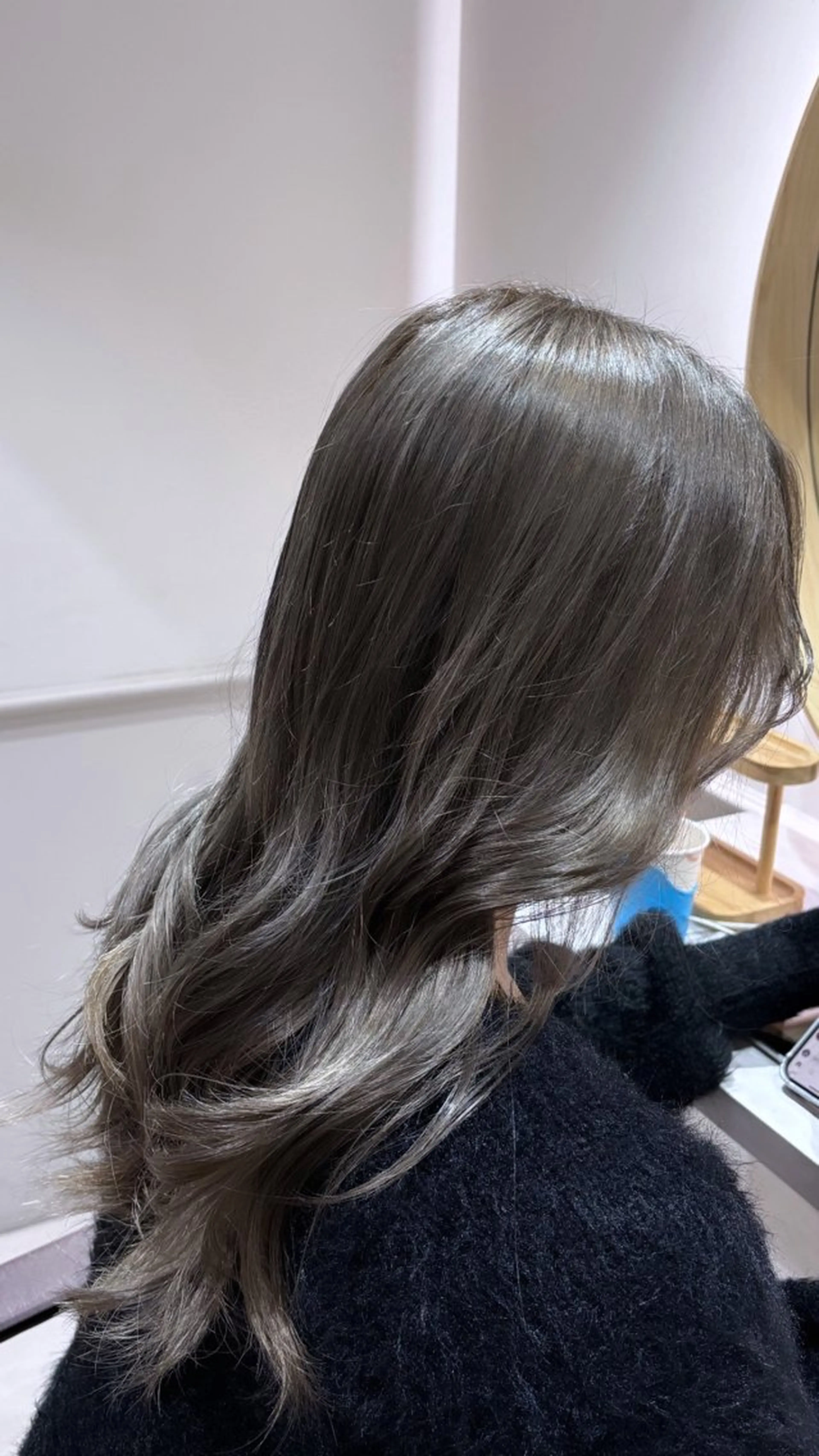 ロング カラー グレージュ ヘアカラー 瀬戸 杏珠のヘアスタイル