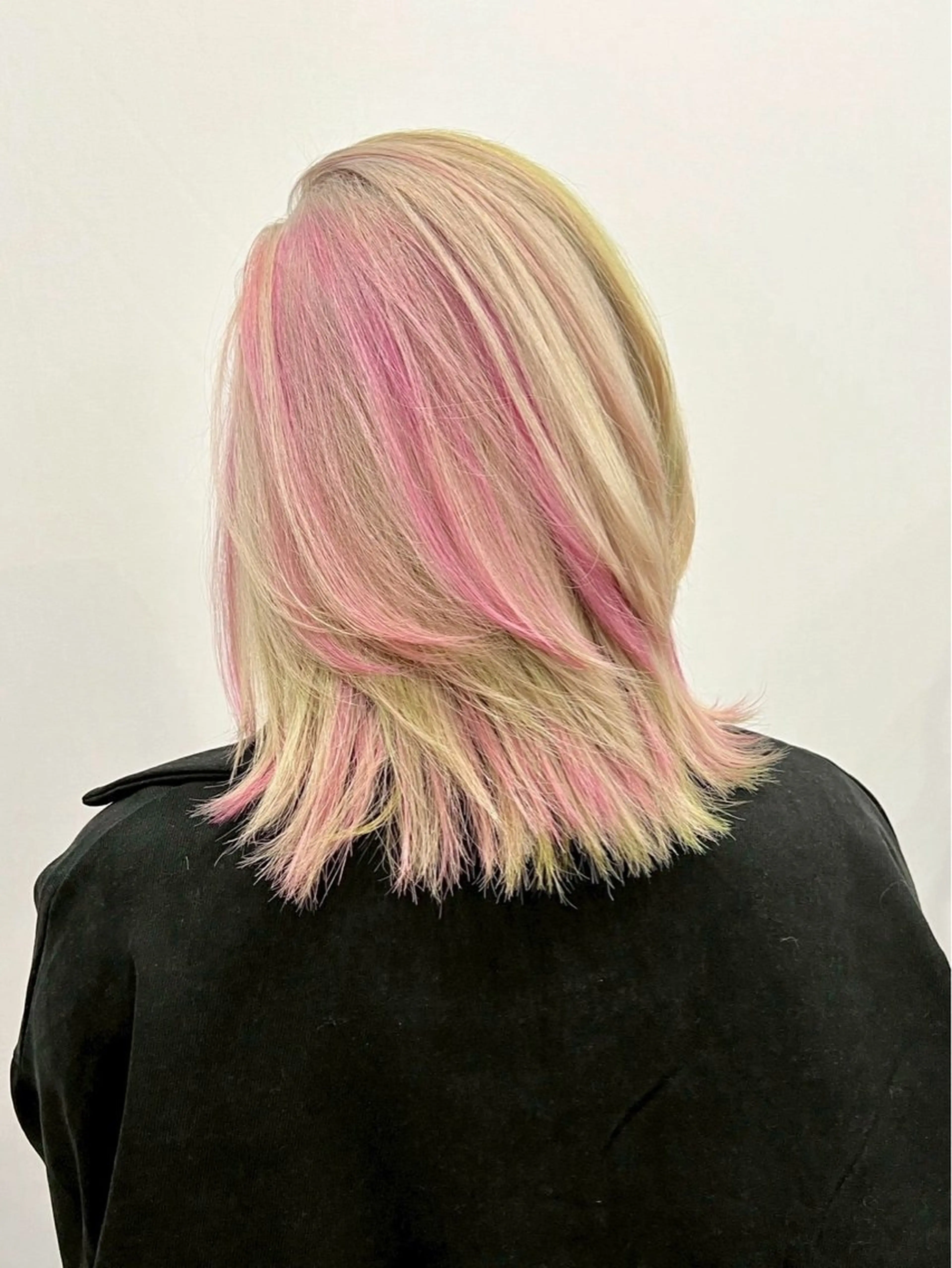 ミディアム カラー ヘアカラー トリートメント RINA/ハイトーン /レイヤー/髪質改善のヘアスタイル