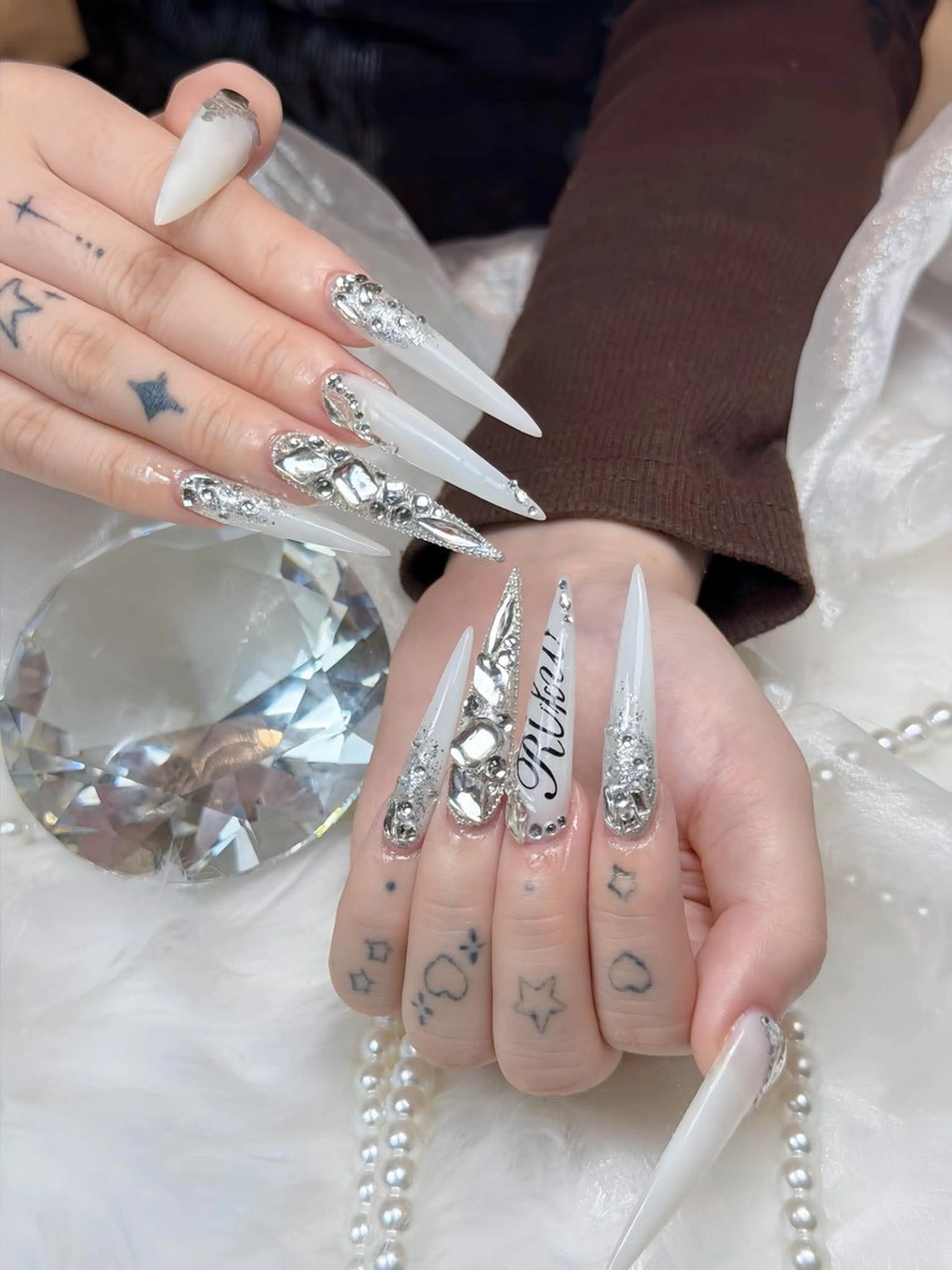 ネイル チークネイル ドット フレンチネイル グラデーション ハート ハンドネイル ハンドケア Eli Nails 新宿のネイルデザイン